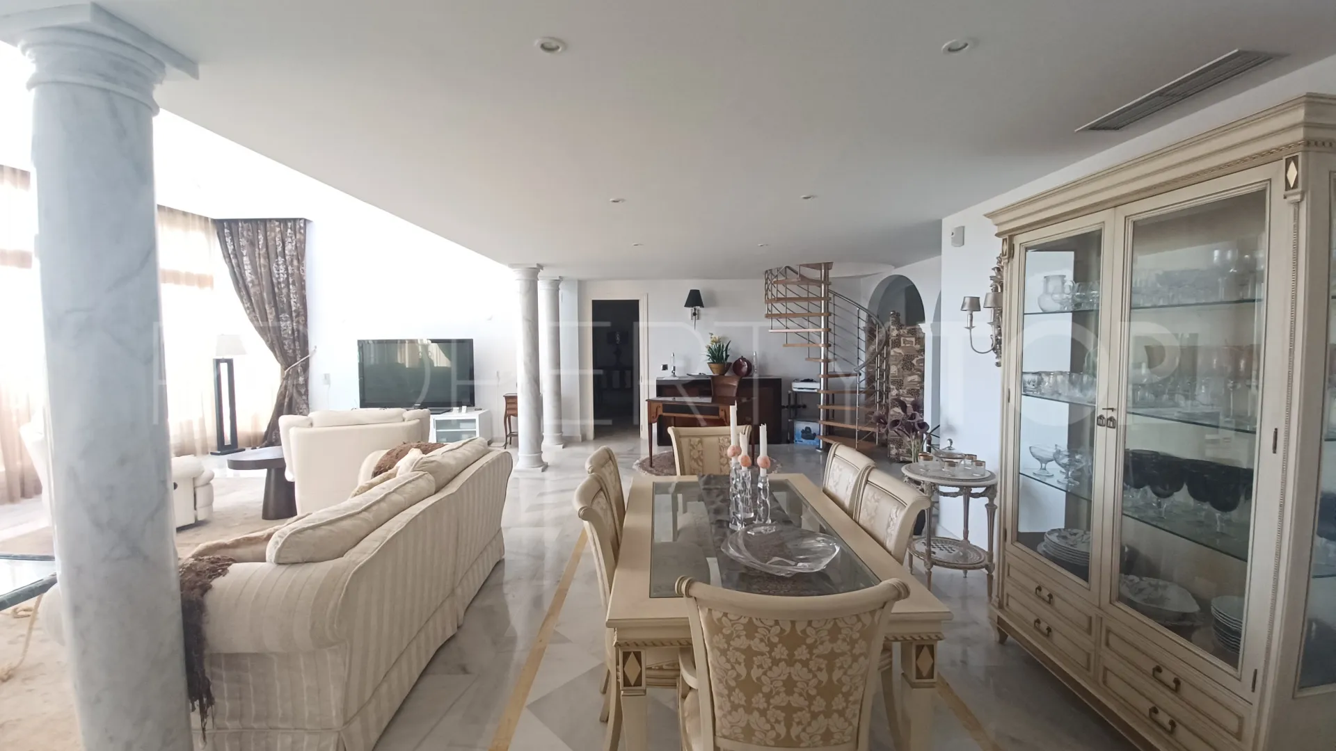 Magna Marbella, atico duplex en venta con 3 dormitorios