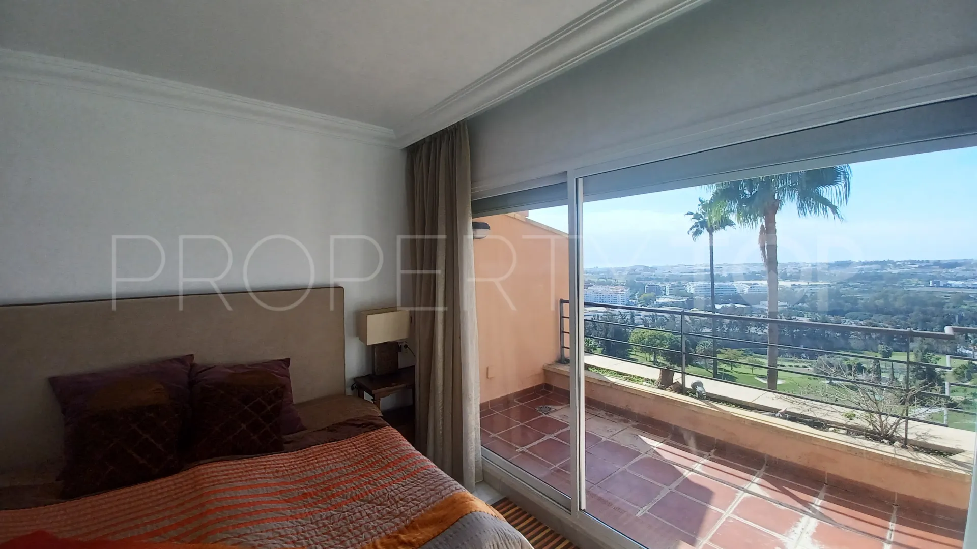 Magna Marbella, atico duplex en venta con 3 dormitorios