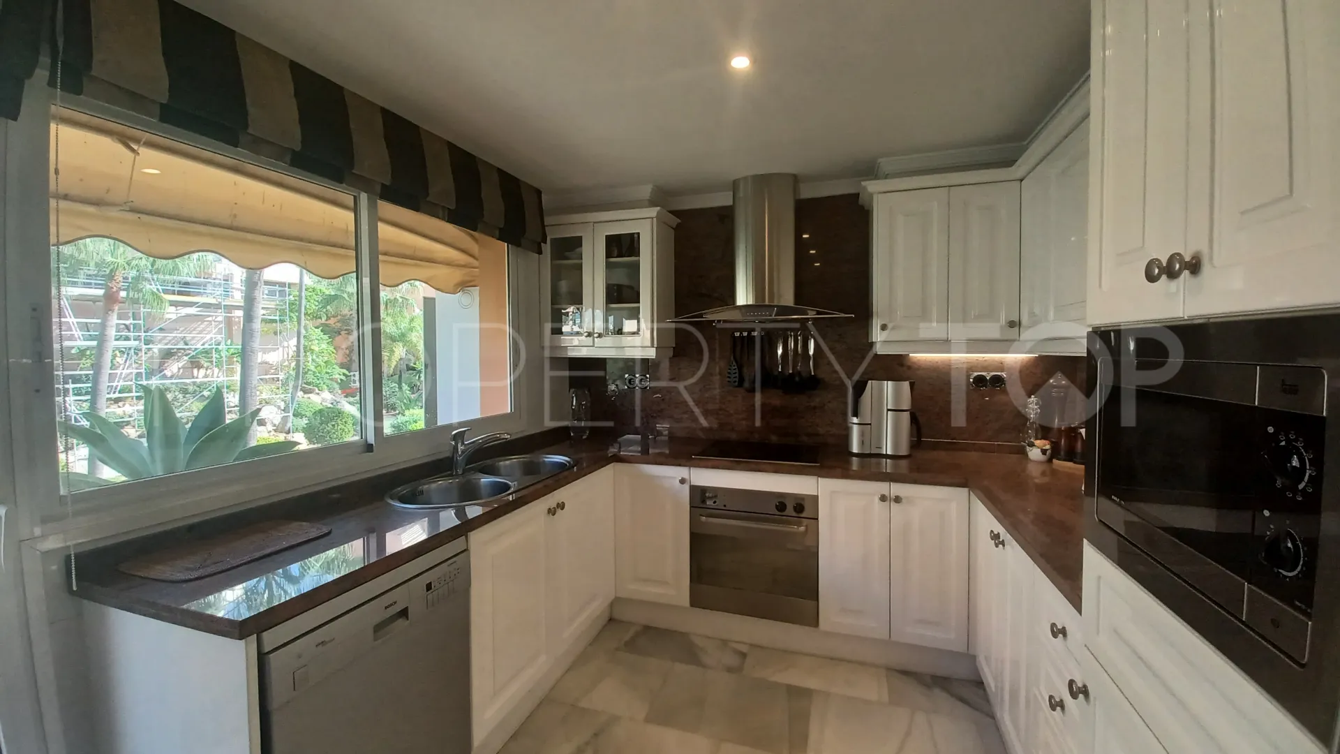 Magna Marbella, atico duplex en venta con 3 dormitorios