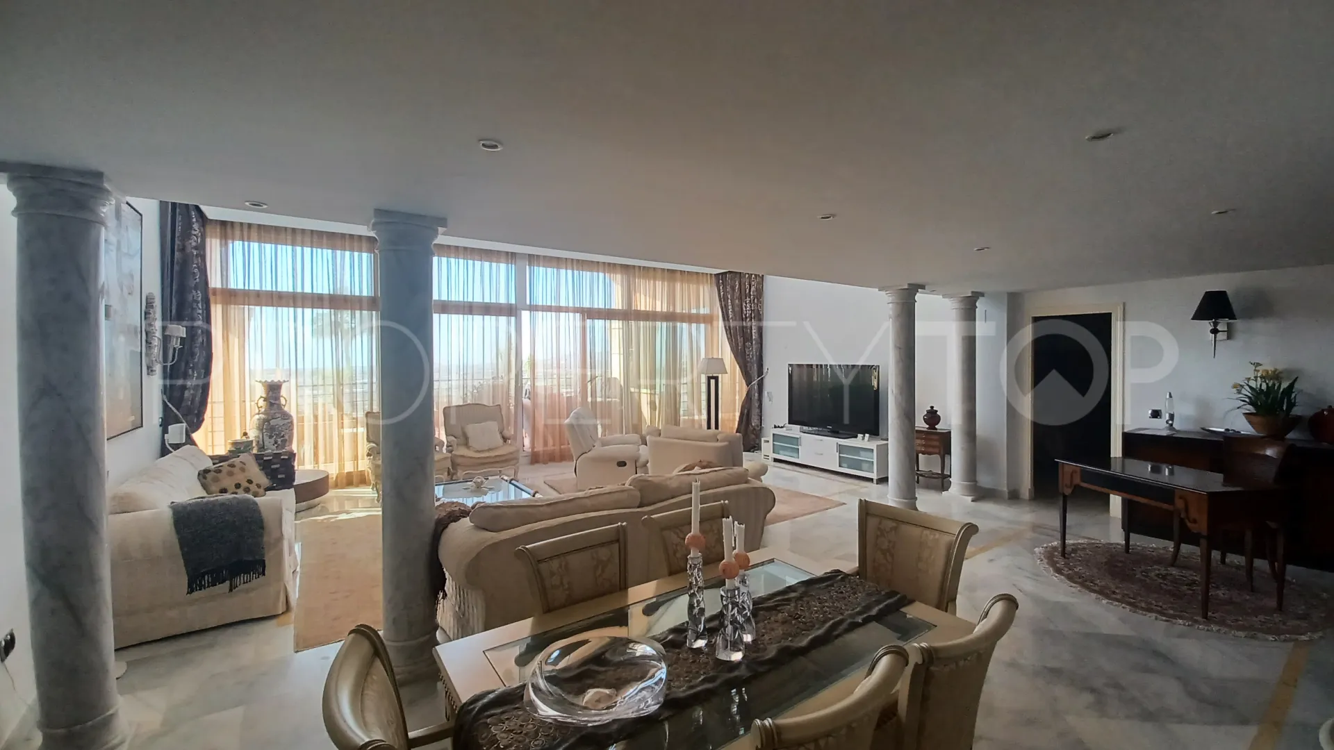Magna Marbella, atico duplex en venta con 3 dormitorios