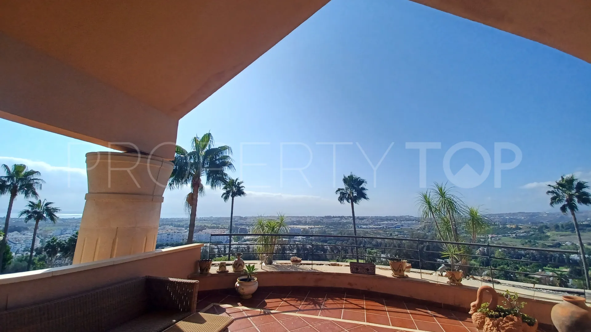 Magna Marbella, atico duplex en venta con 3 dormitorios