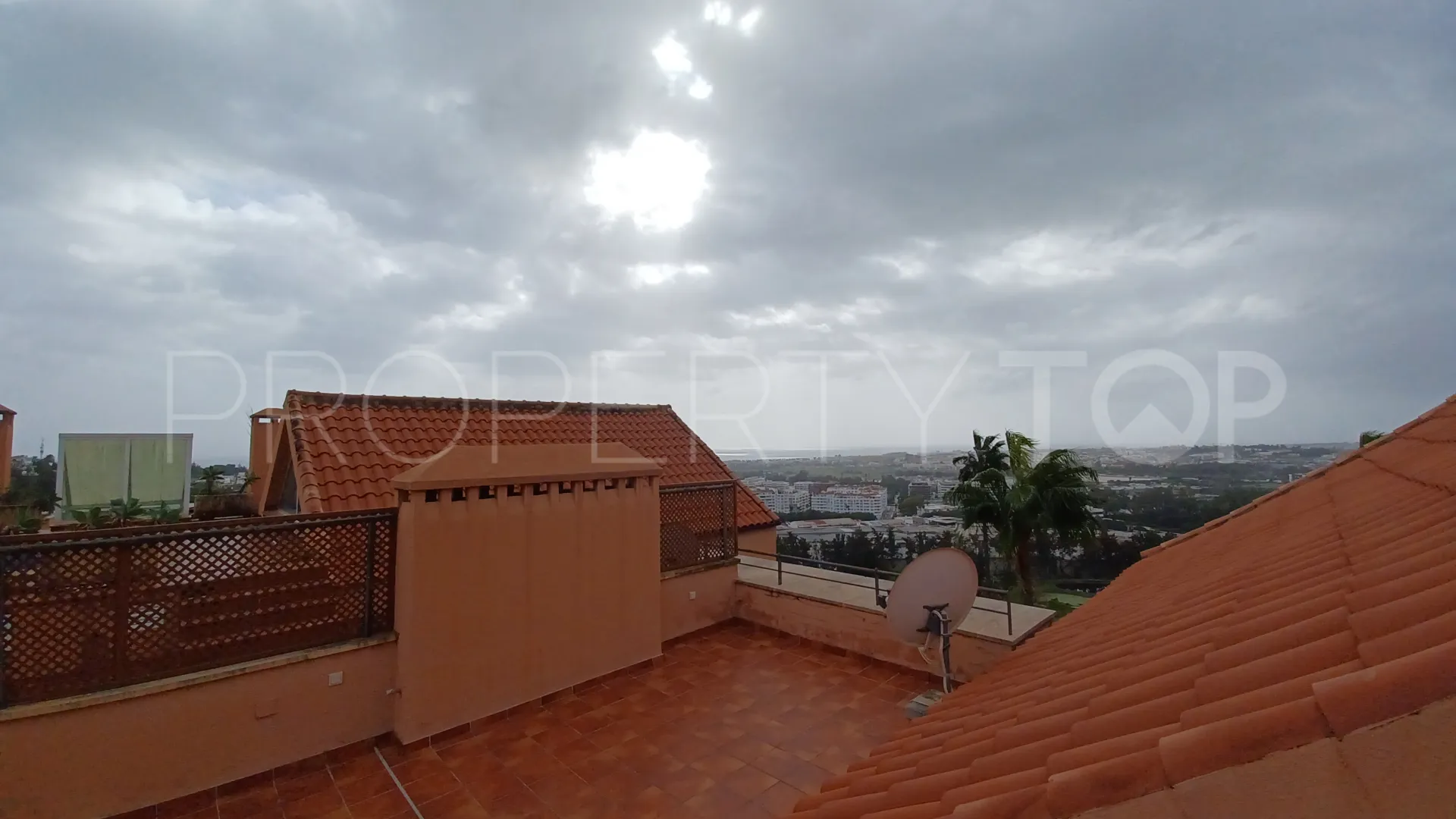 Magna Marbella, atico duplex en venta con 3 dormitorios