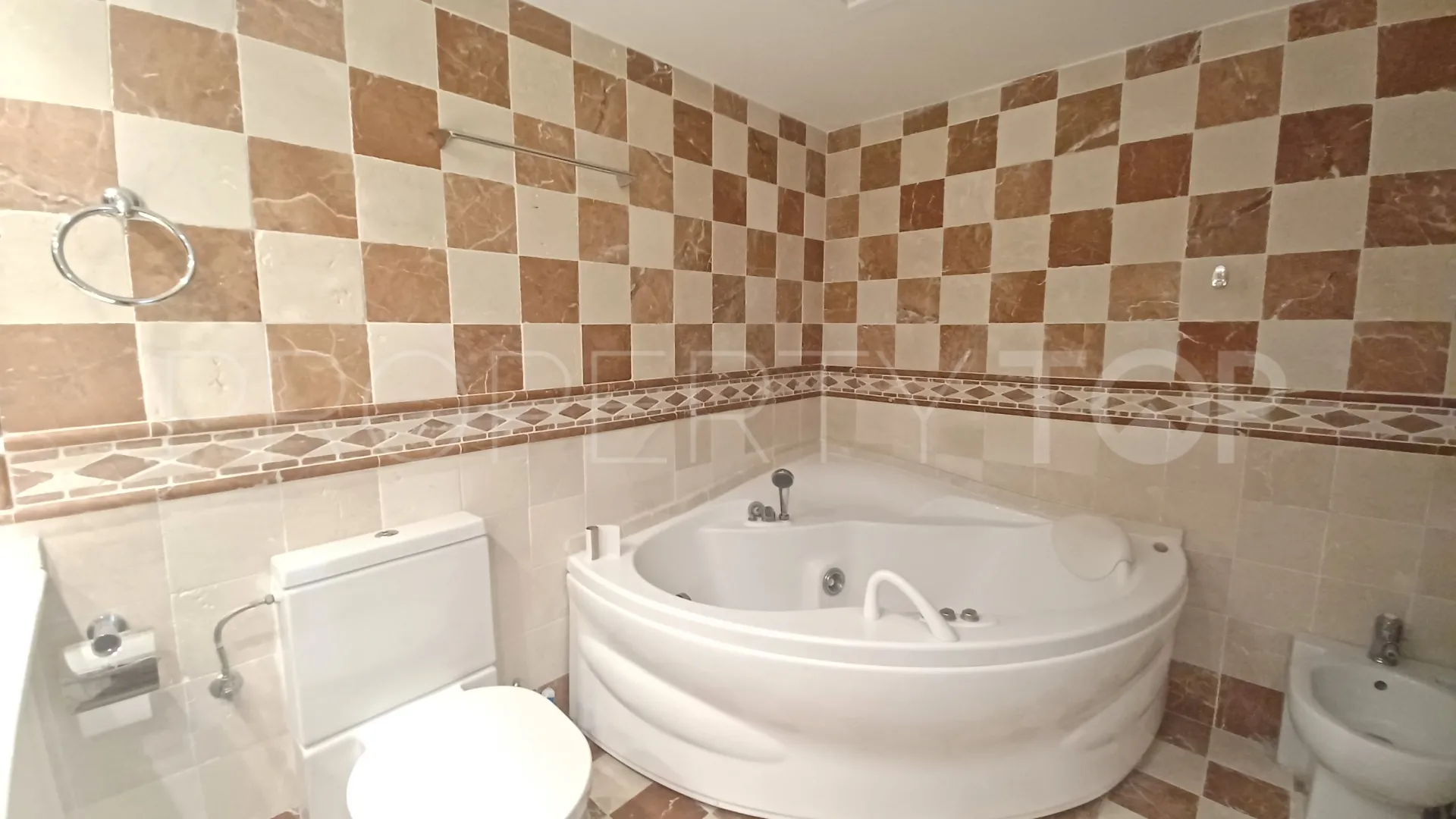 Magna Marbella, atico duplex en venta con 3 dormitorios