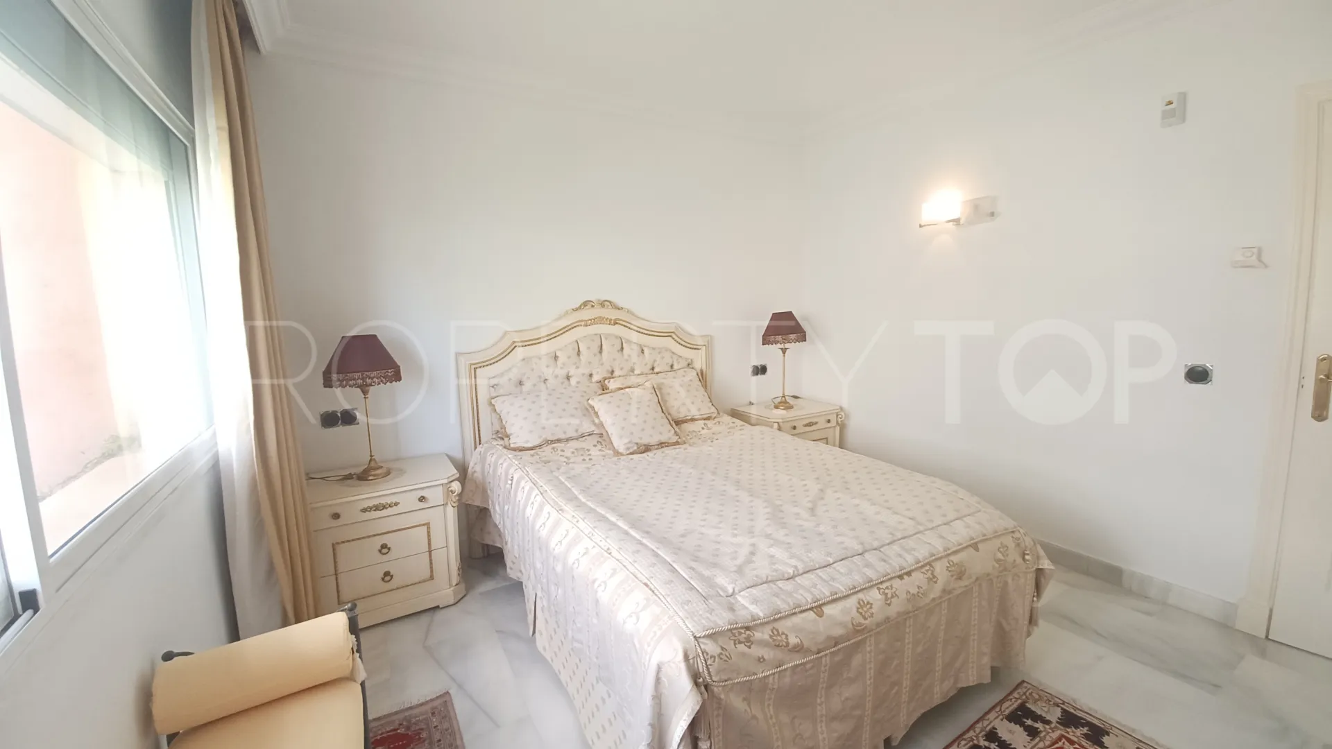 Magna Marbella, atico duplex en venta con 3 dormitorios