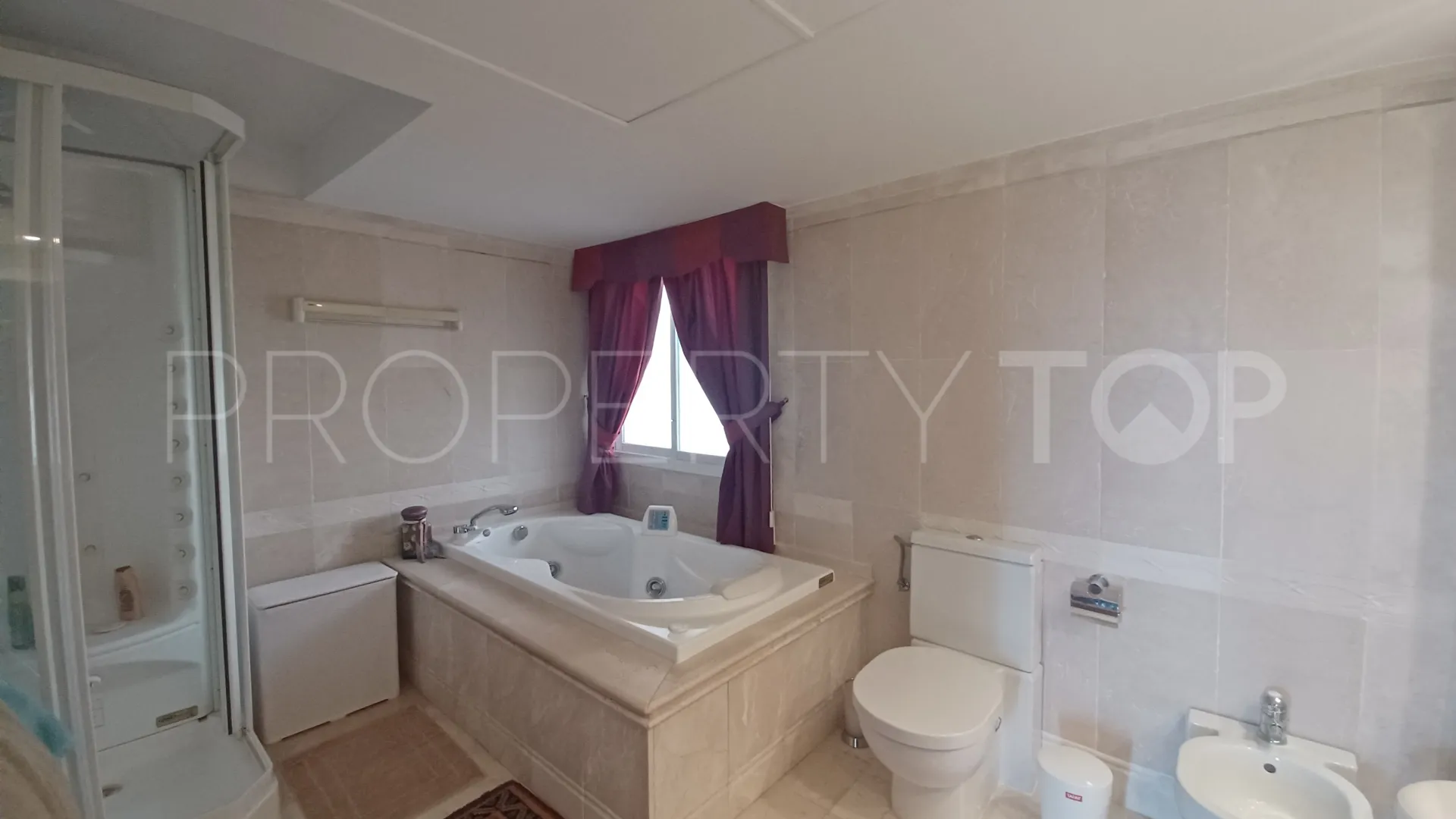 Magna Marbella, atico duplex en venta con 3 dormitorios