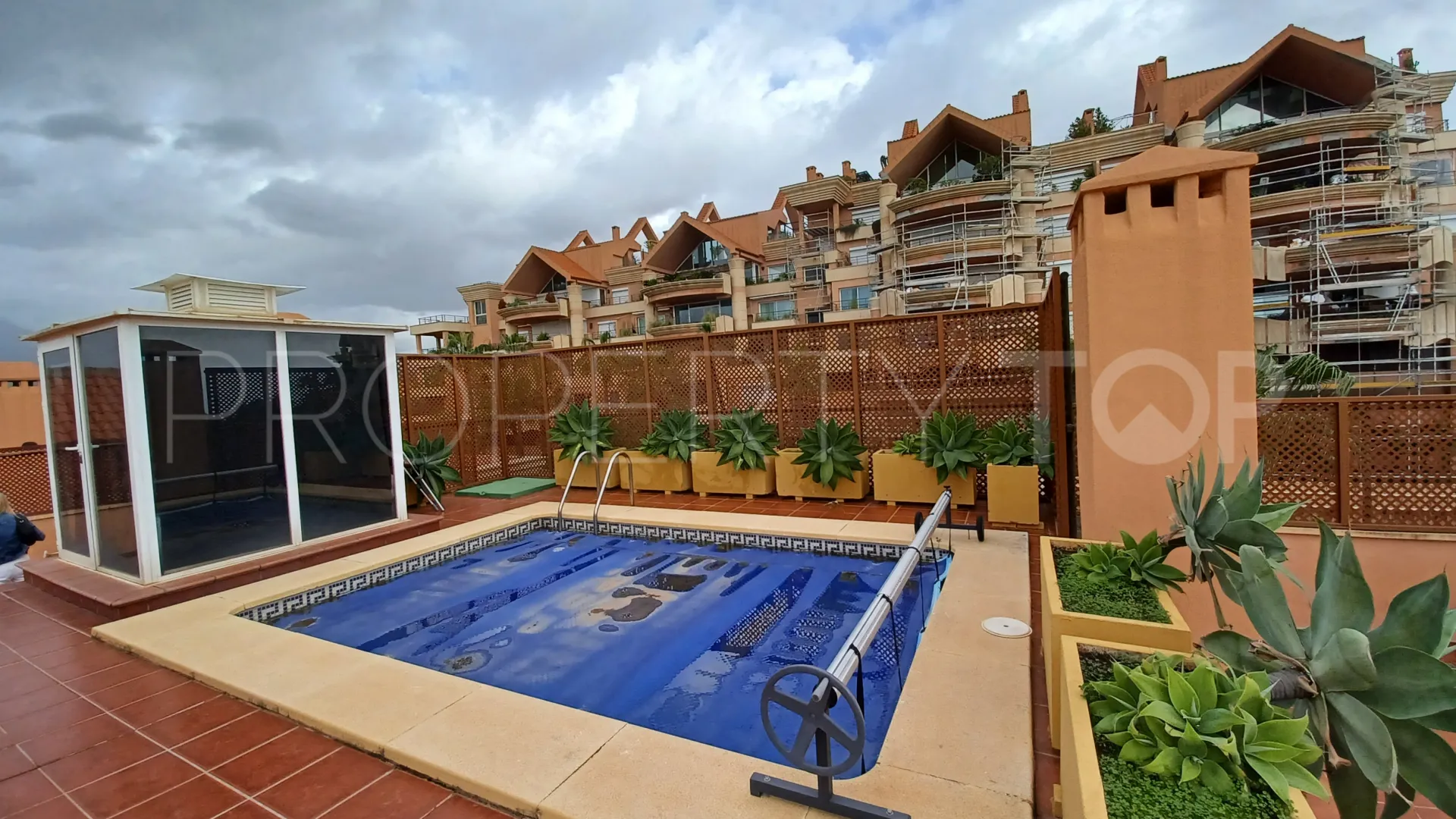 Magna Marbella, atico duplex en venta con 3 dormitorios