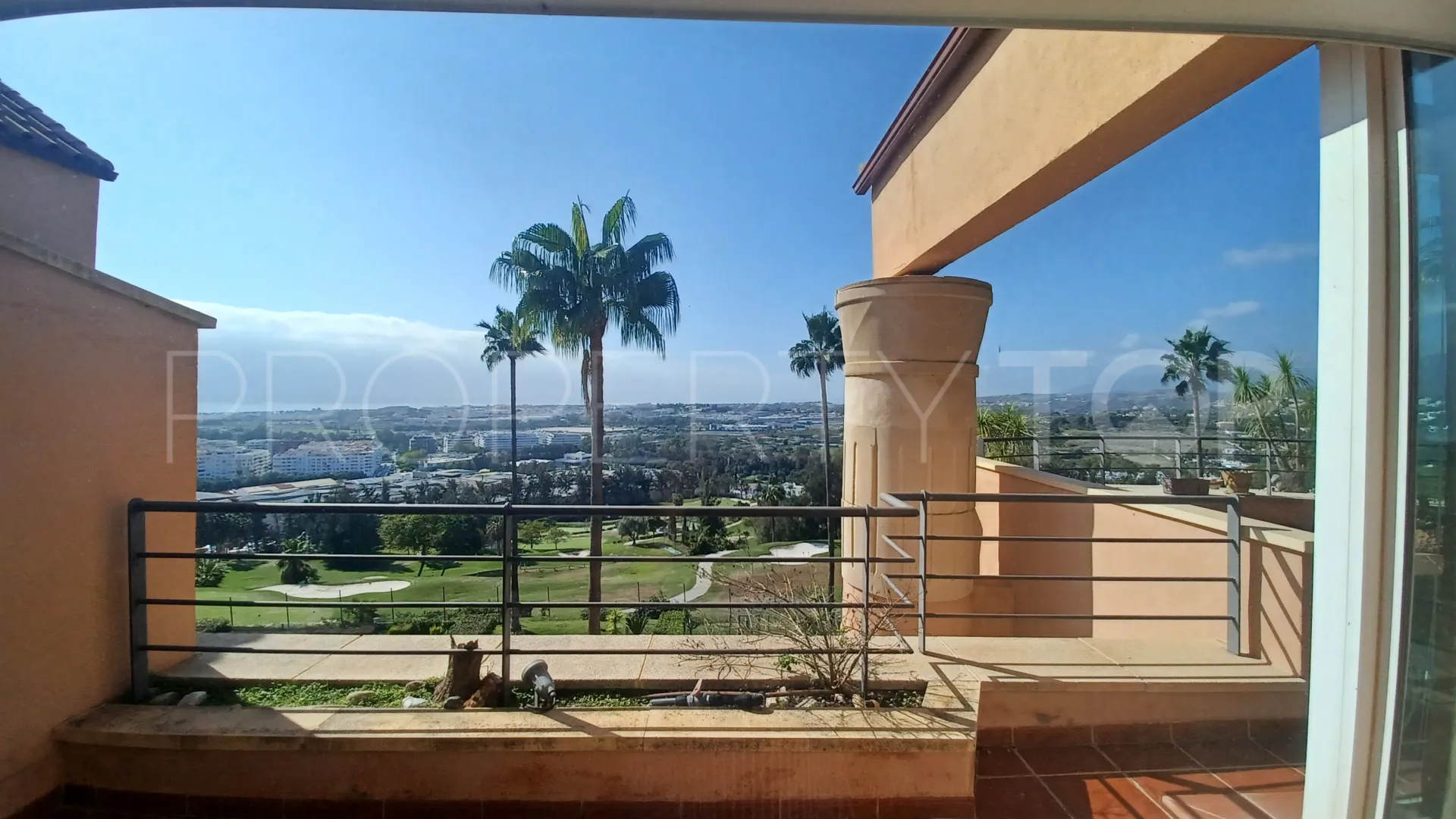 Magna Marbella, atico duplex en venta con 3 dormitorios