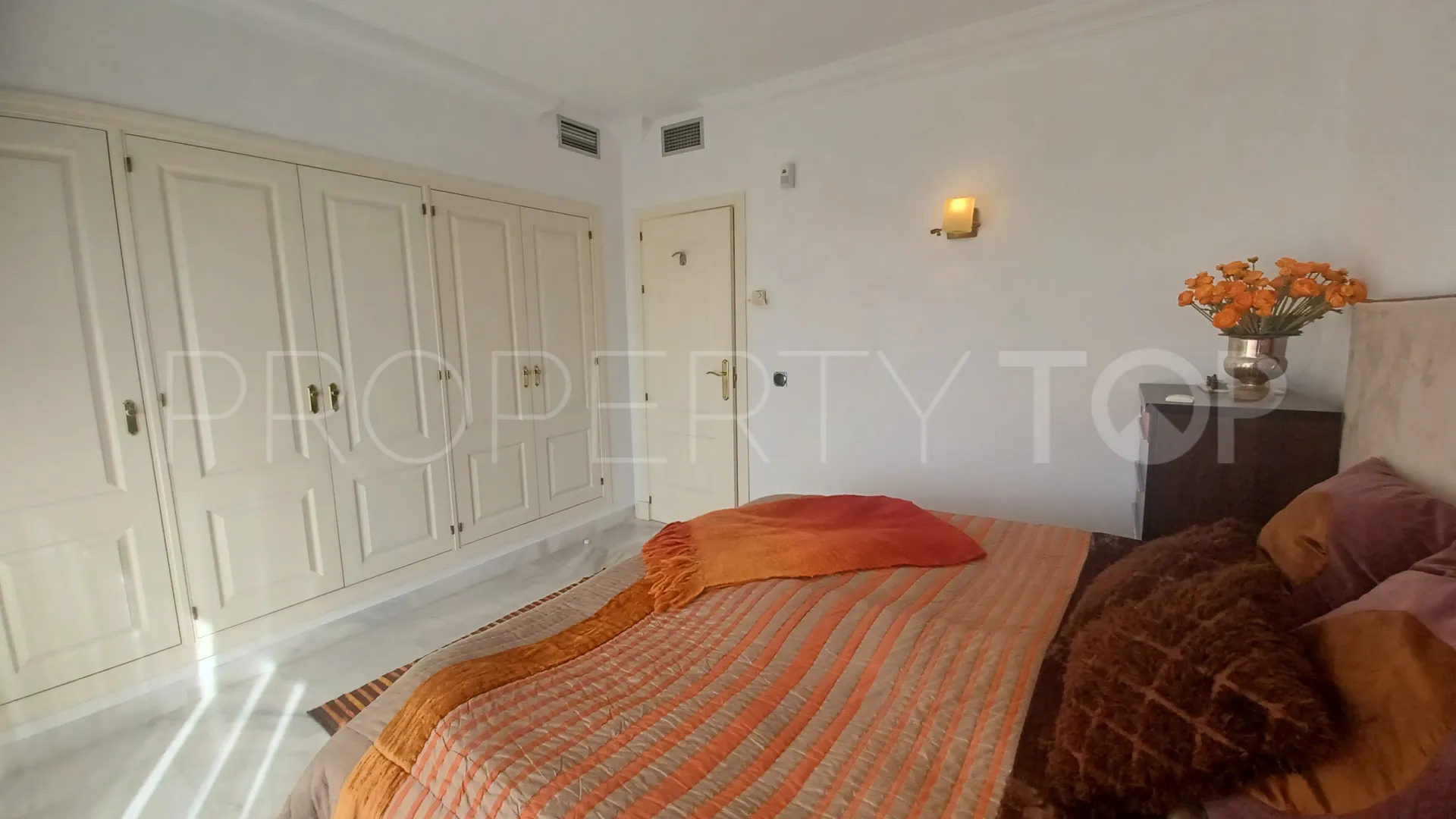 Magna Marbella, atico duplex en venta con 3 dormitorios