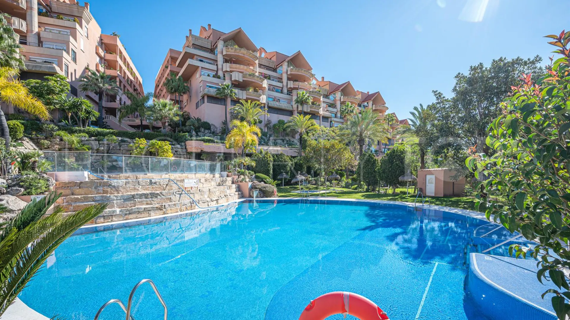 Magna Marbella, atico duplex en venta con 3 dormitorios