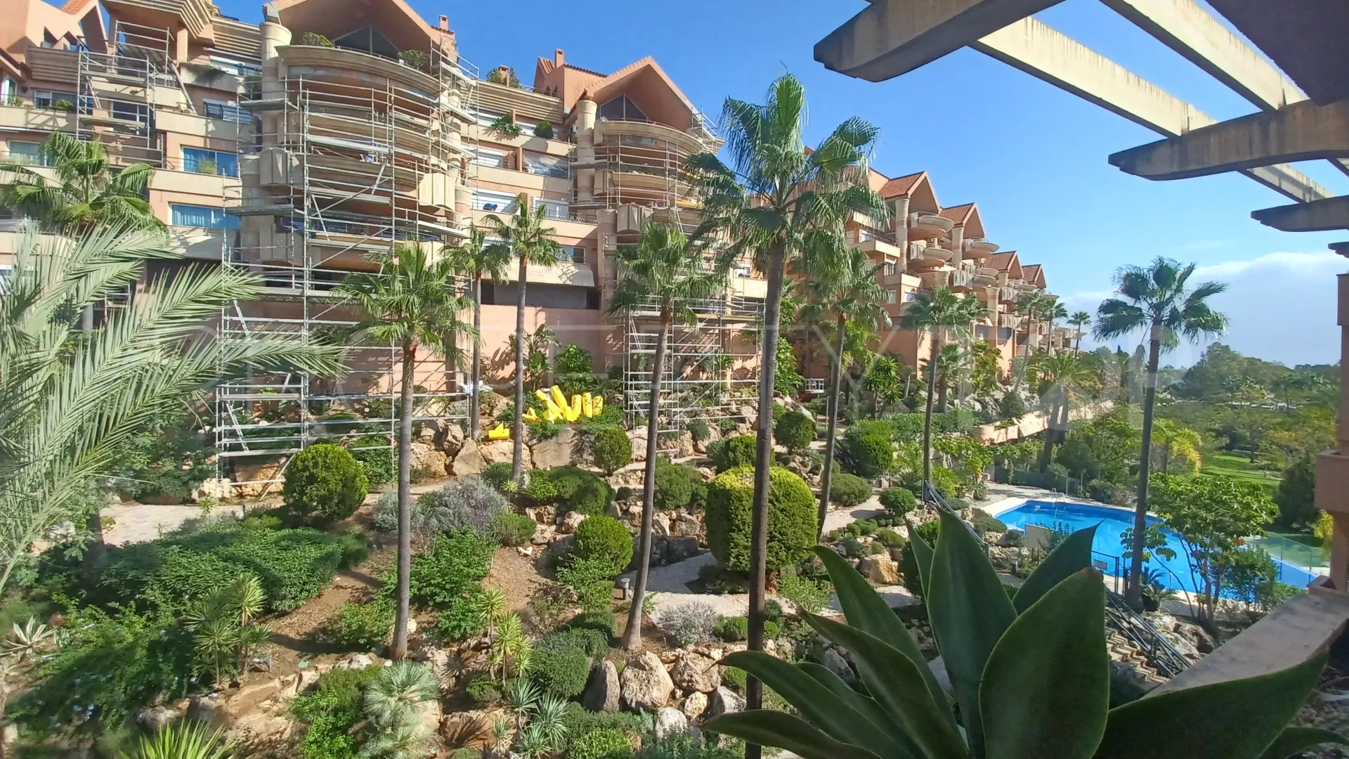 Magna Marbella, atico duplex en venta con 3 dormitorios