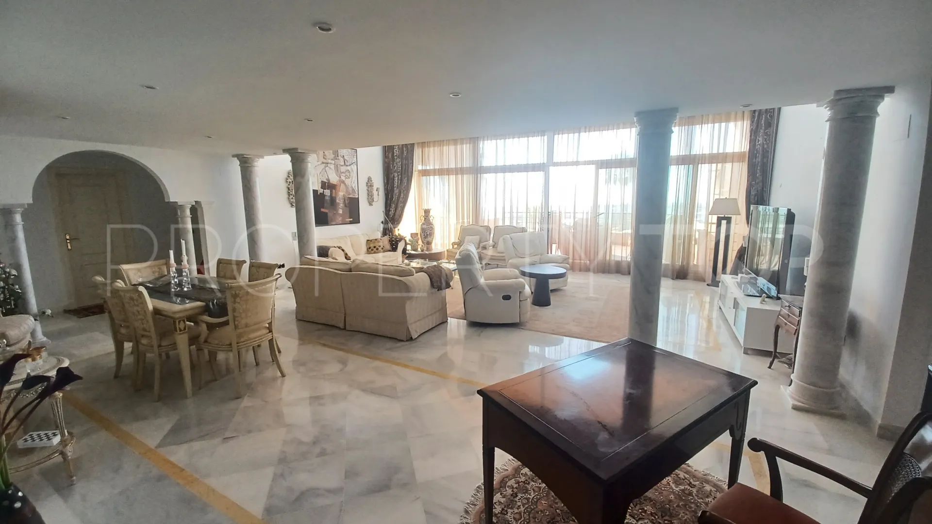Magna Marbella, atico duplex en venta con 3 dormitorios