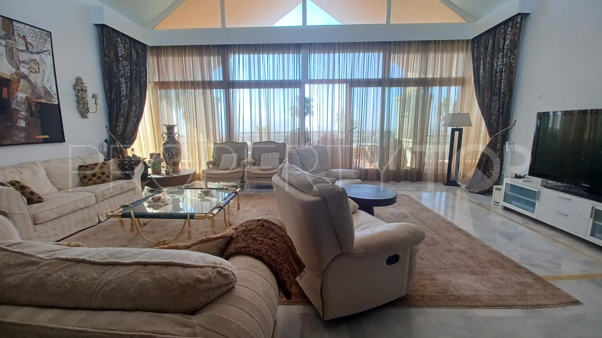 Magna Marbella, atico duplex en venta con 3 dormitorios