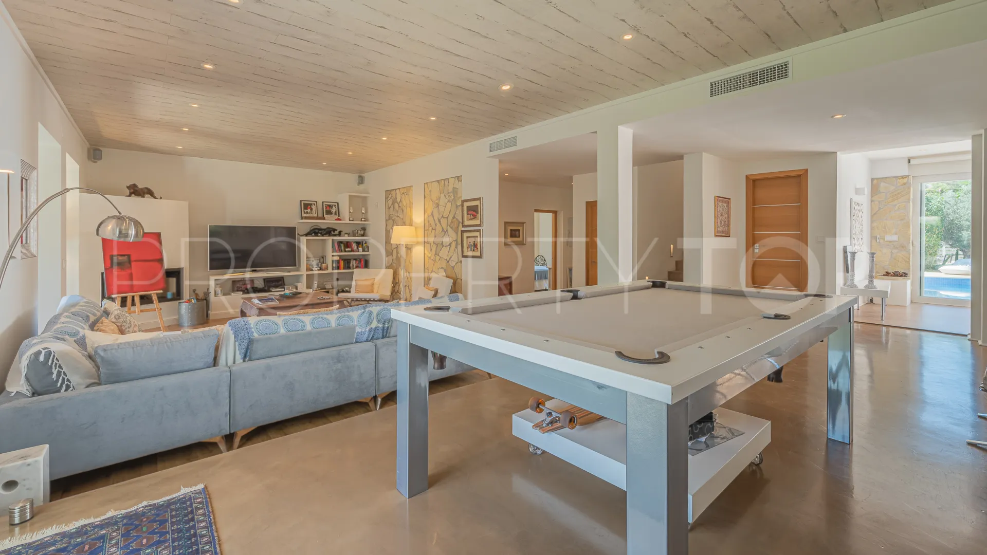 For sale villa in Nueva Andalucia