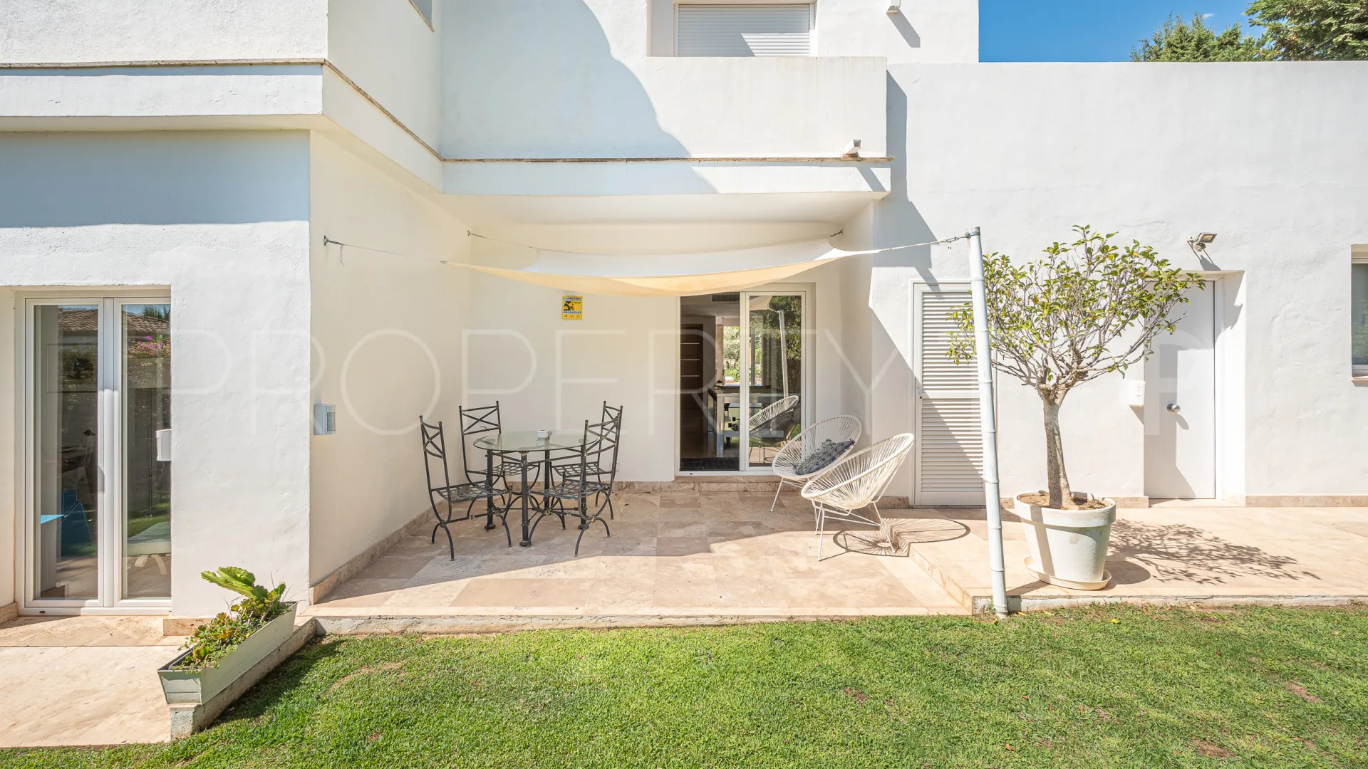 For sale villa in Nueva Andalucia