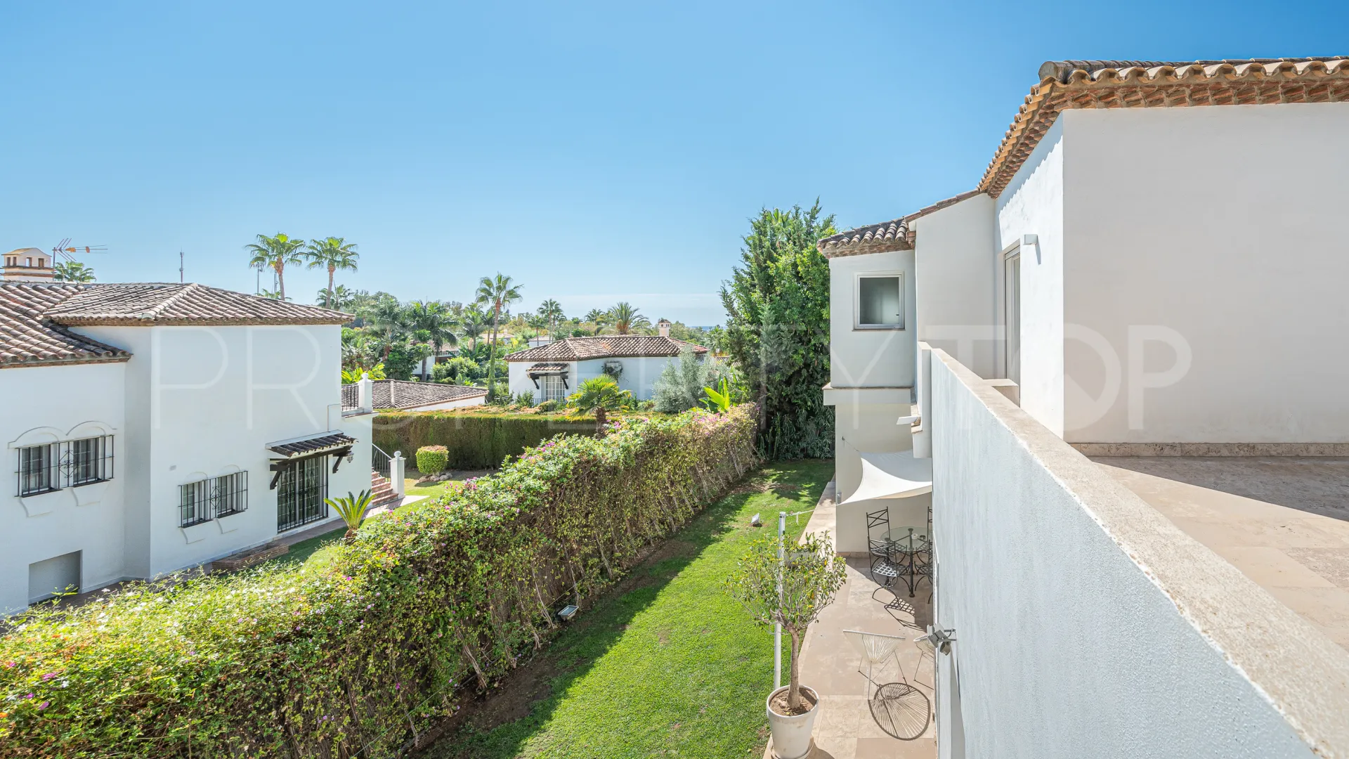 For sale villa in Nueva Andalucia