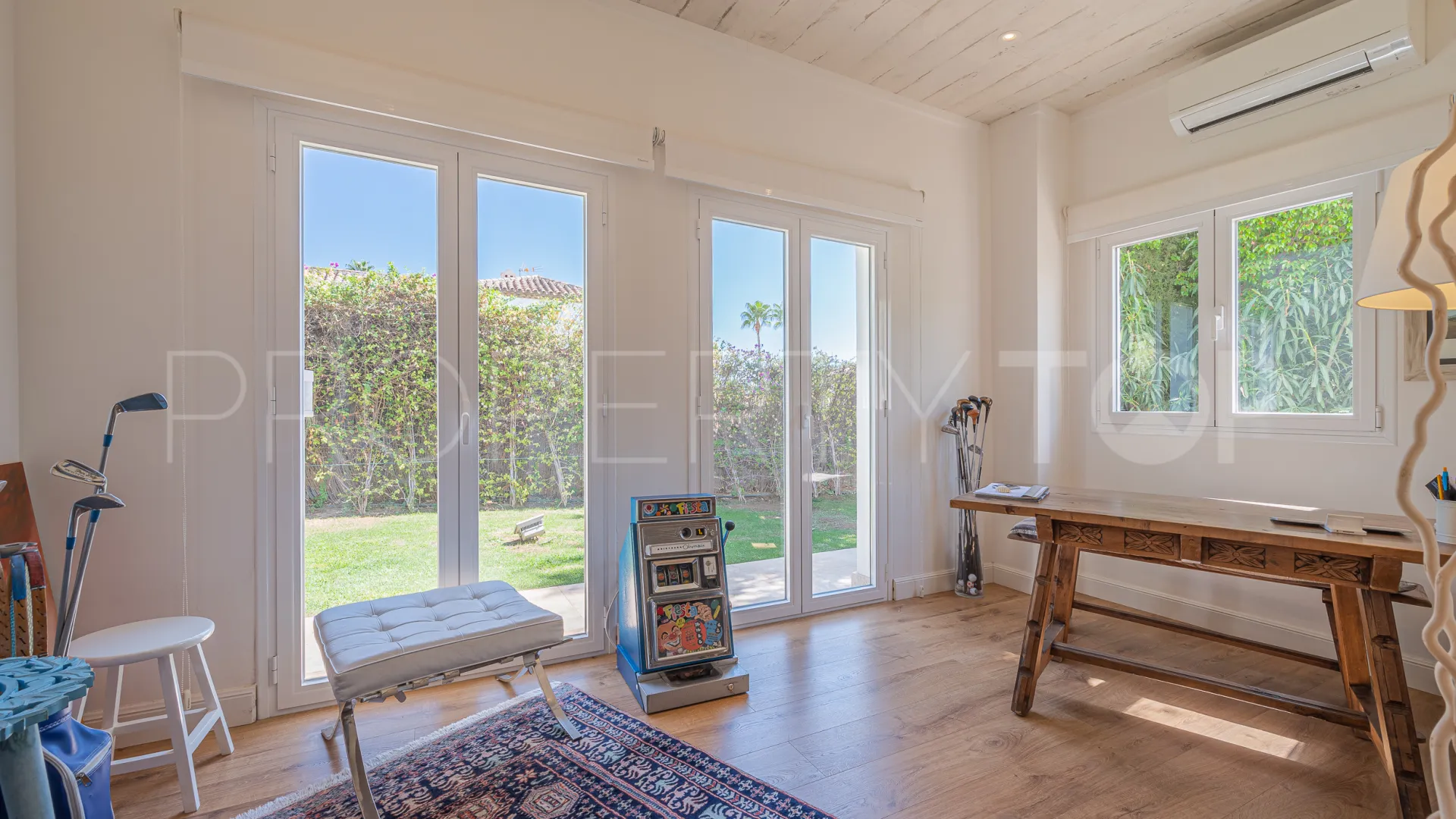 For sale villa in Nueva Andalucia