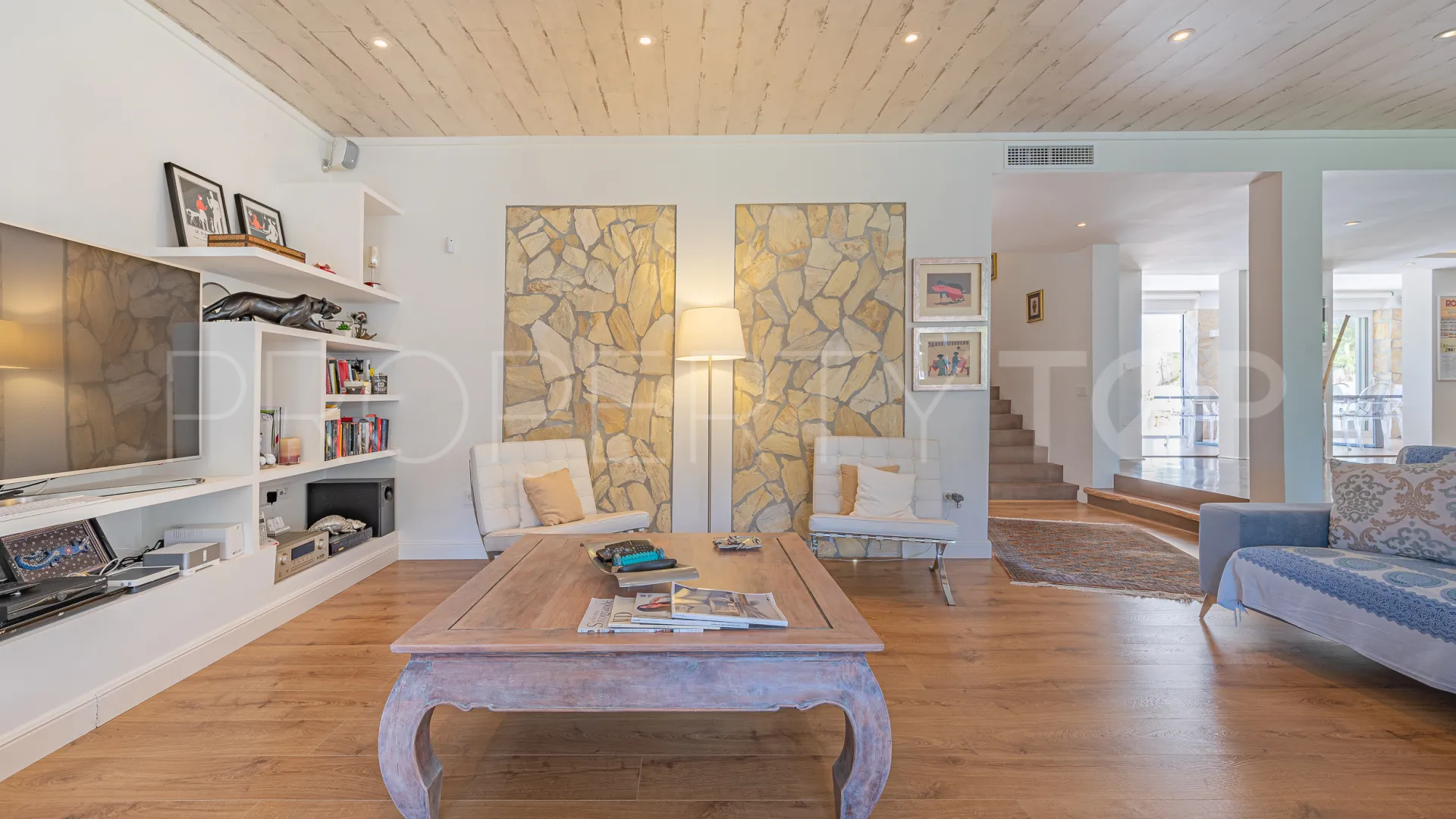 For sale villa in Nueva Andalucia