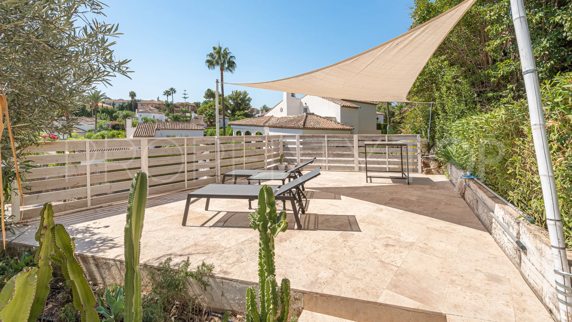 For sale villa in Nueva Andalucia