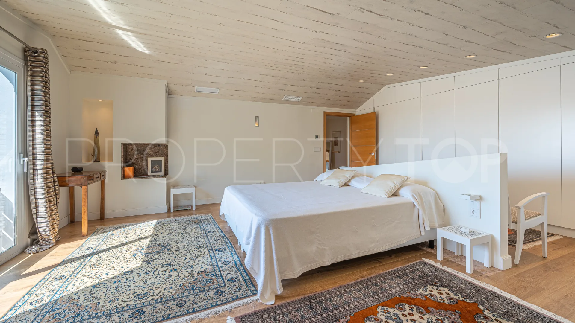 For sale villa in Nueva Andalucia