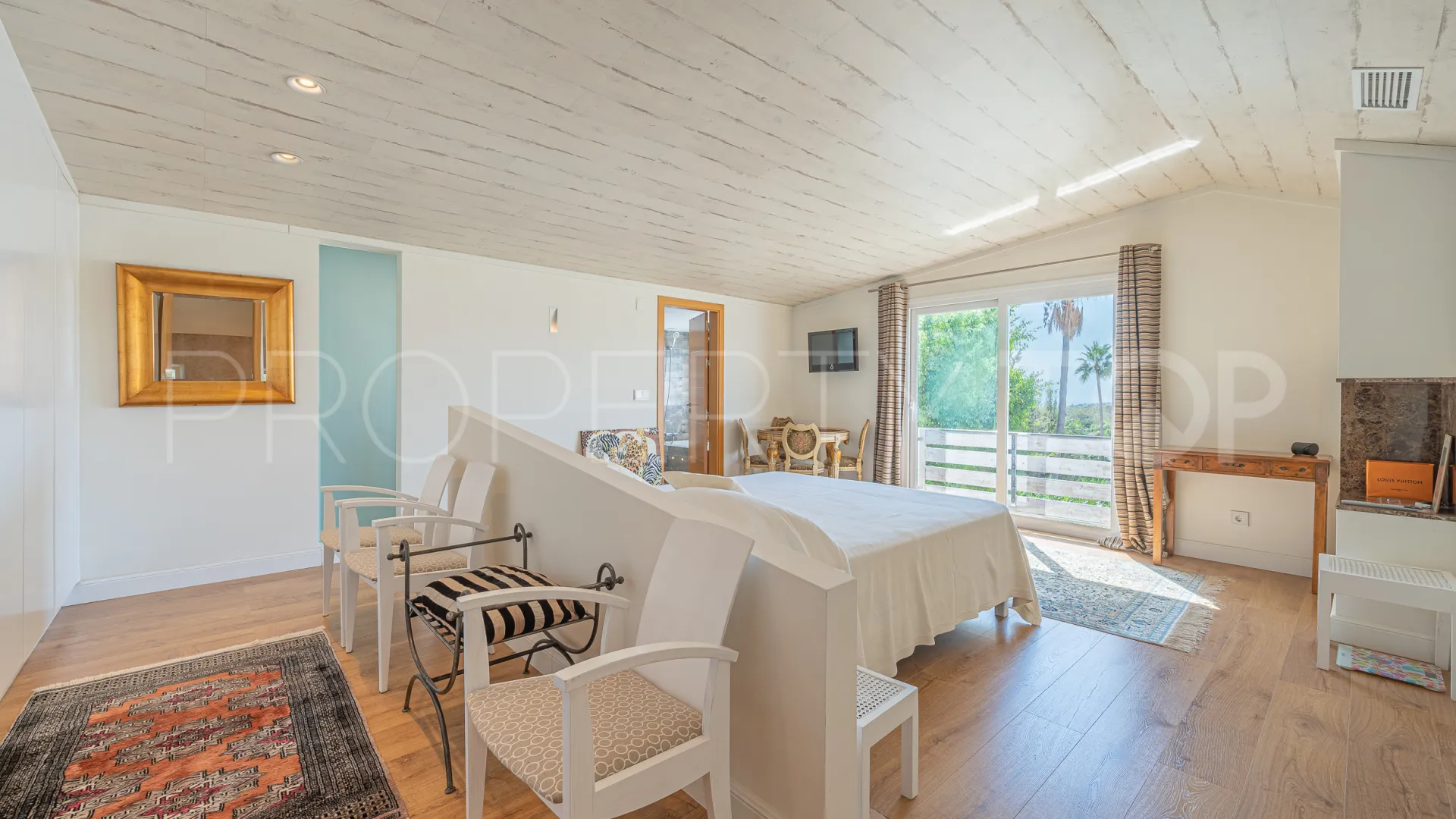 For sale villa in Nueva Andalucia
