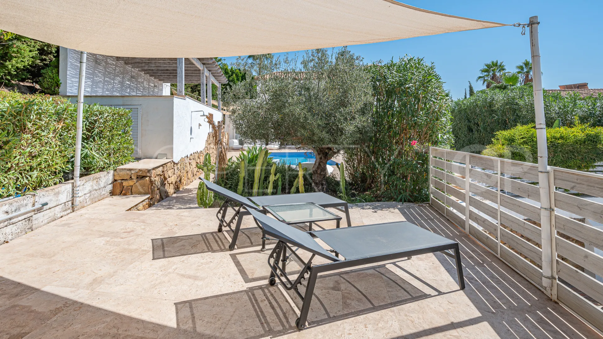 For sale villa in Nueva Andalucia
