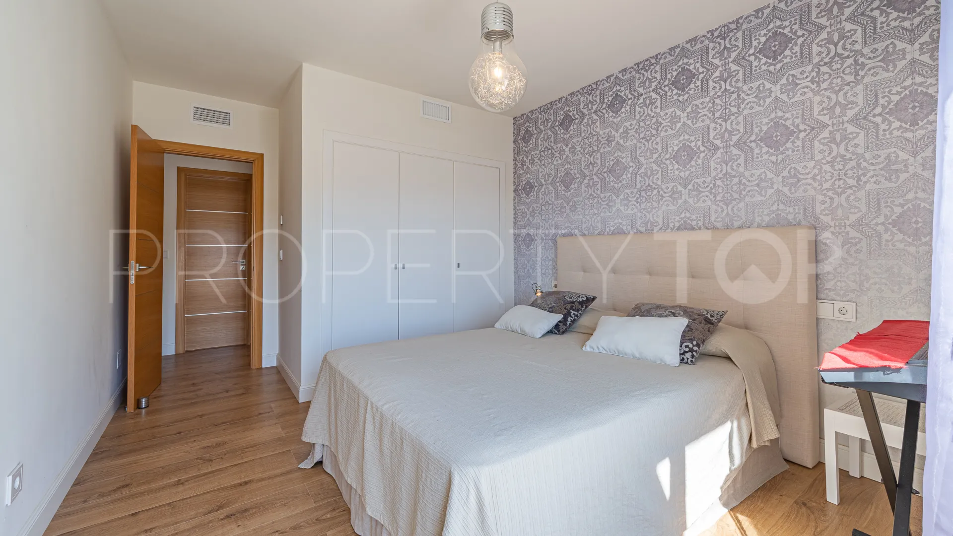 For sale villa in Nueva Andalucia