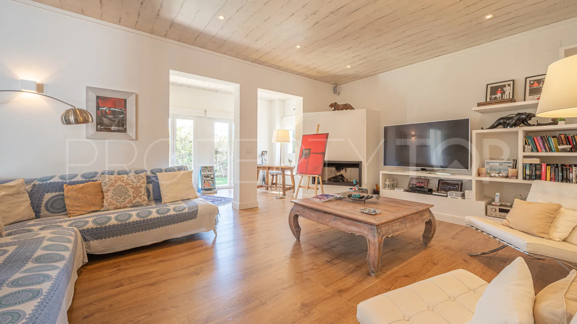 For sale villa in Nueva Andalucia