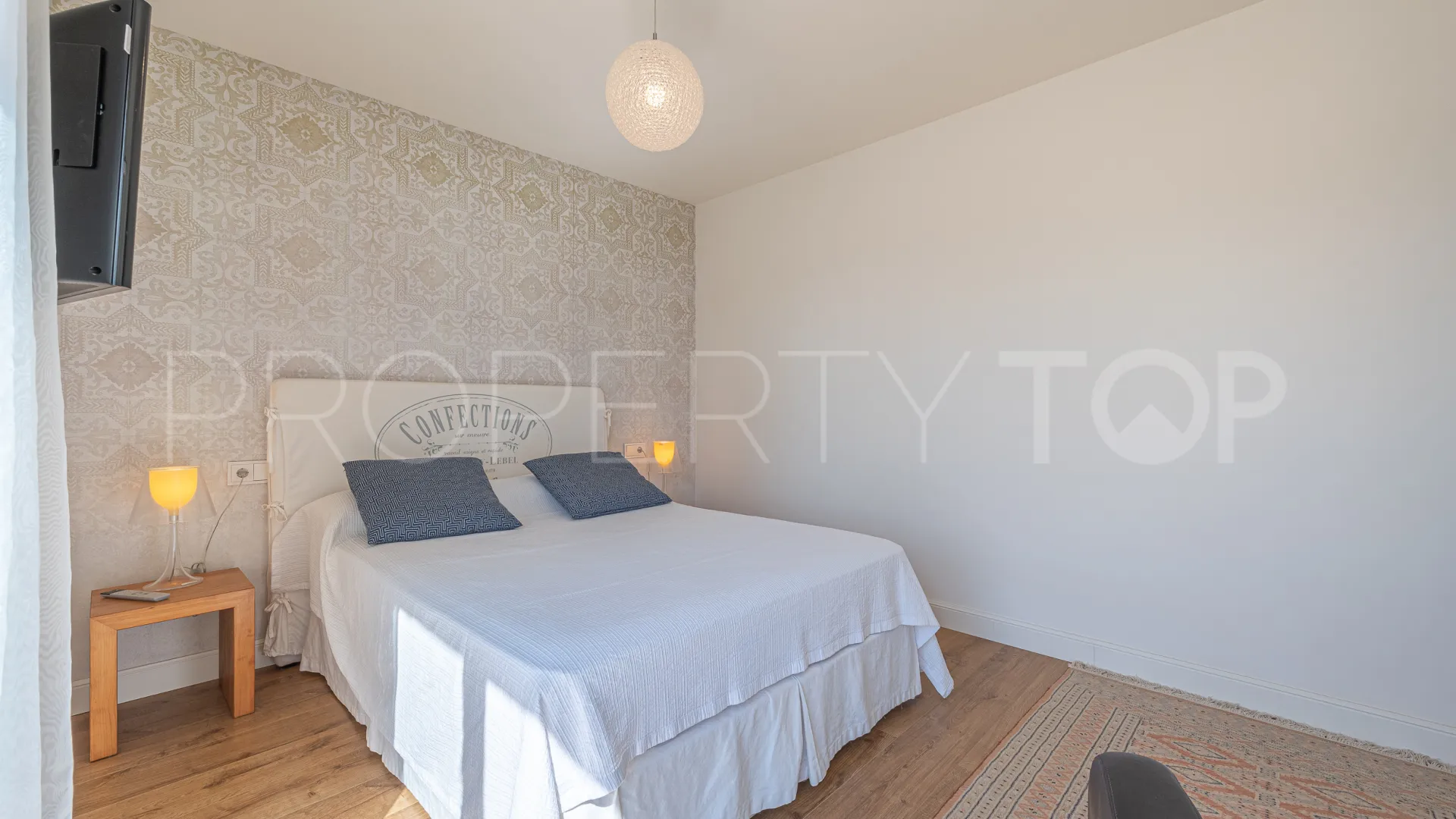 For sale villa in Nueva Andalucia