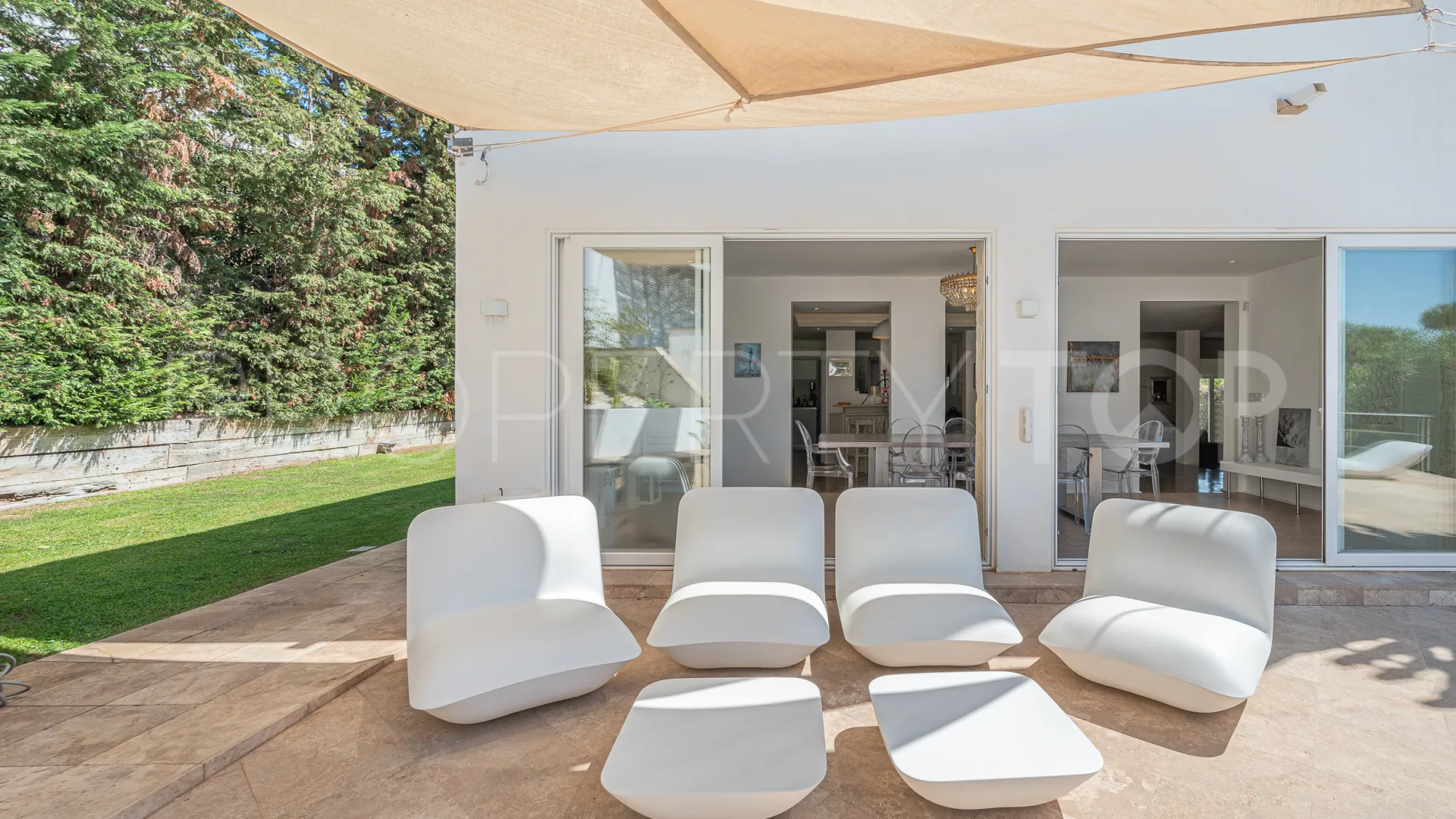 For sale villa in Nueva Andalucia