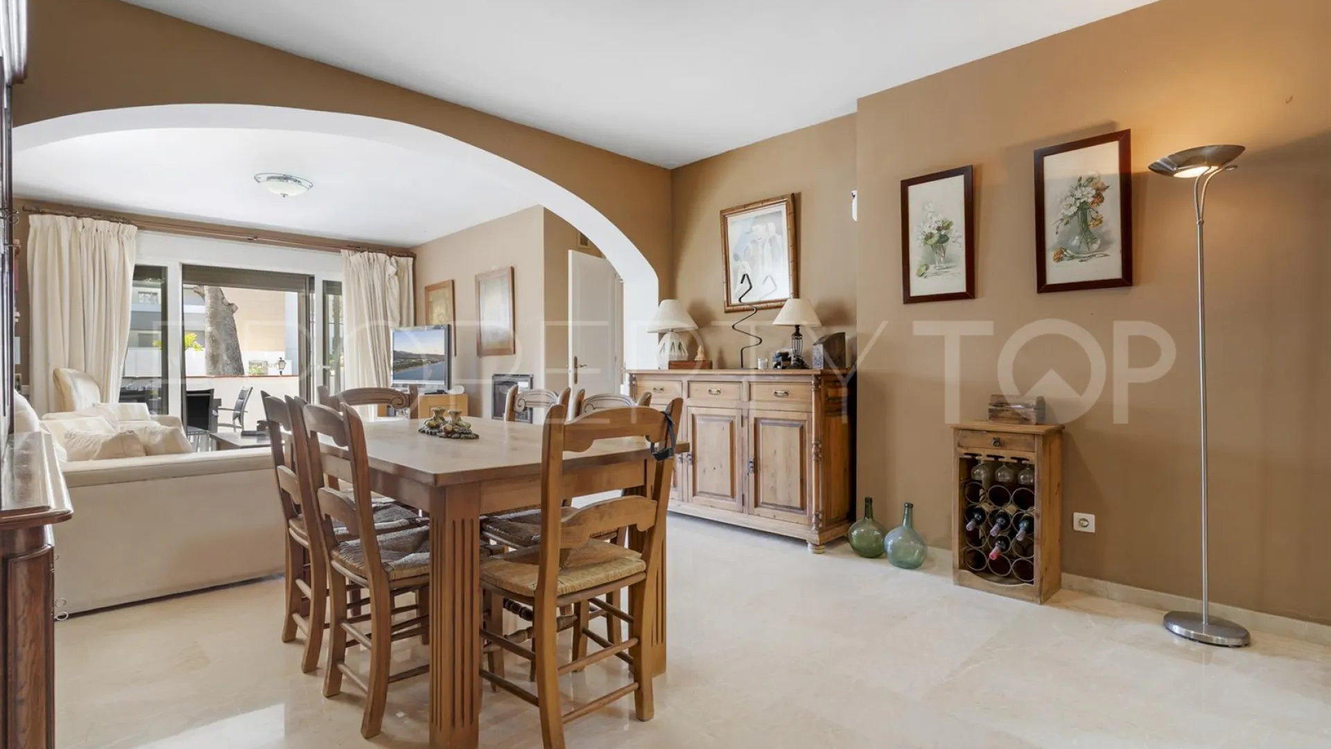 Ground floor apartment with 3 bedrooms for sale in Nueva Andalucia