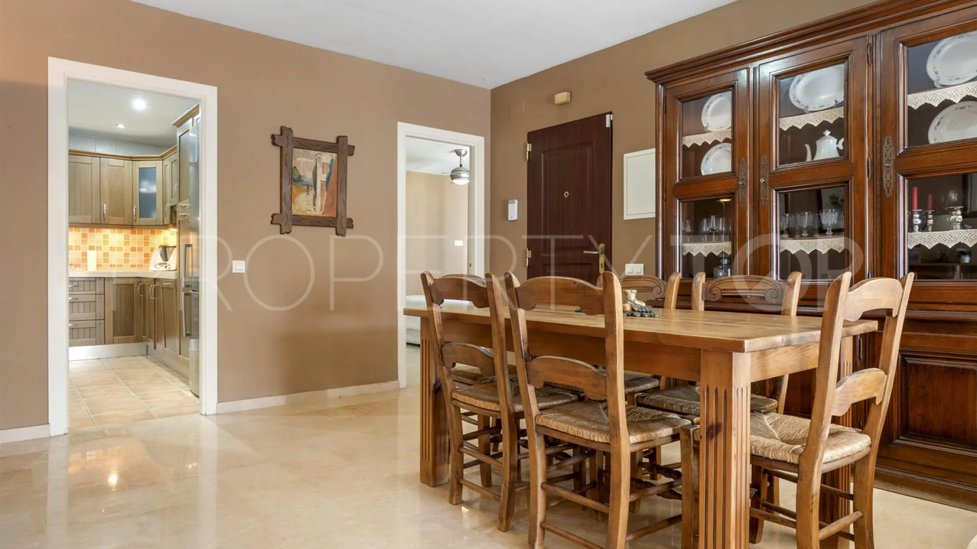 Ground floor apartment with 3 bedrooms for sale in Nueva Andalucia