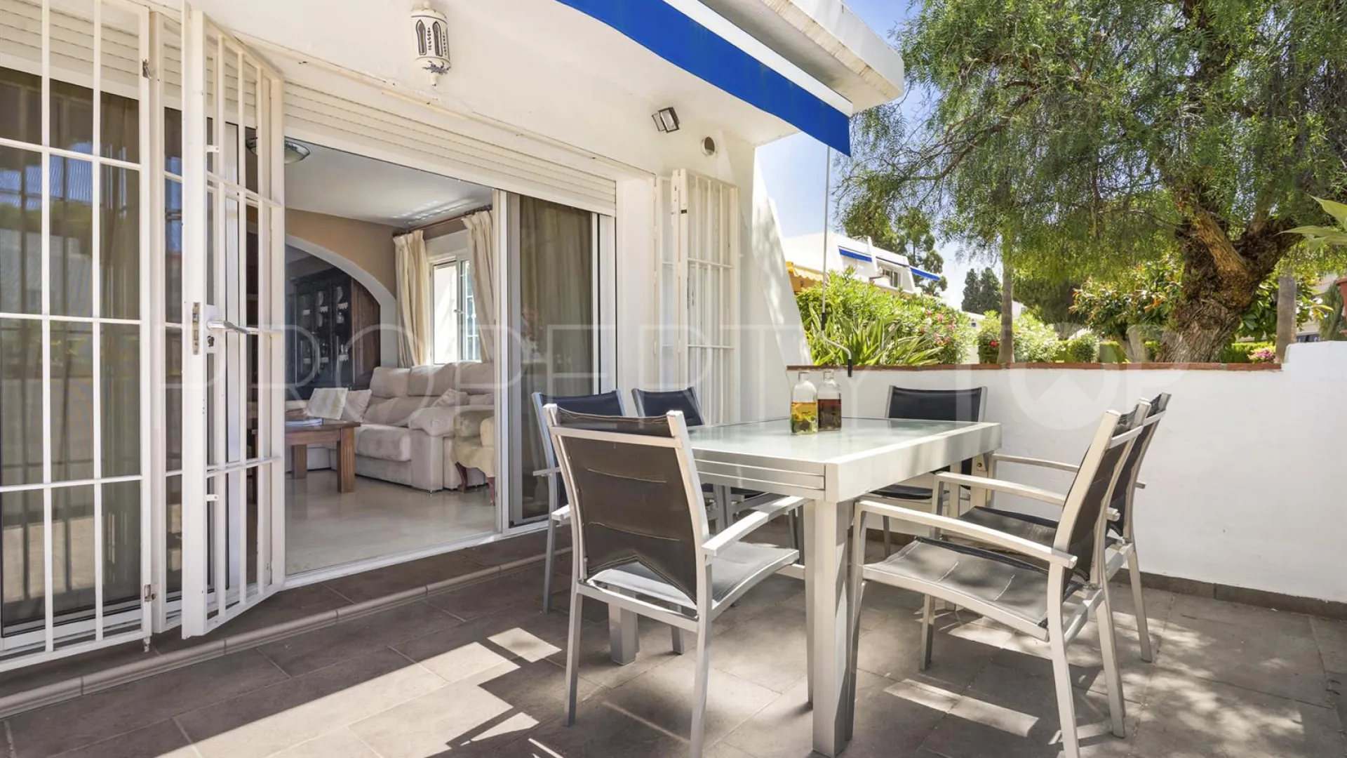 Ground floor apartment with 3 bedrooms for sale in Nueva Andalucia