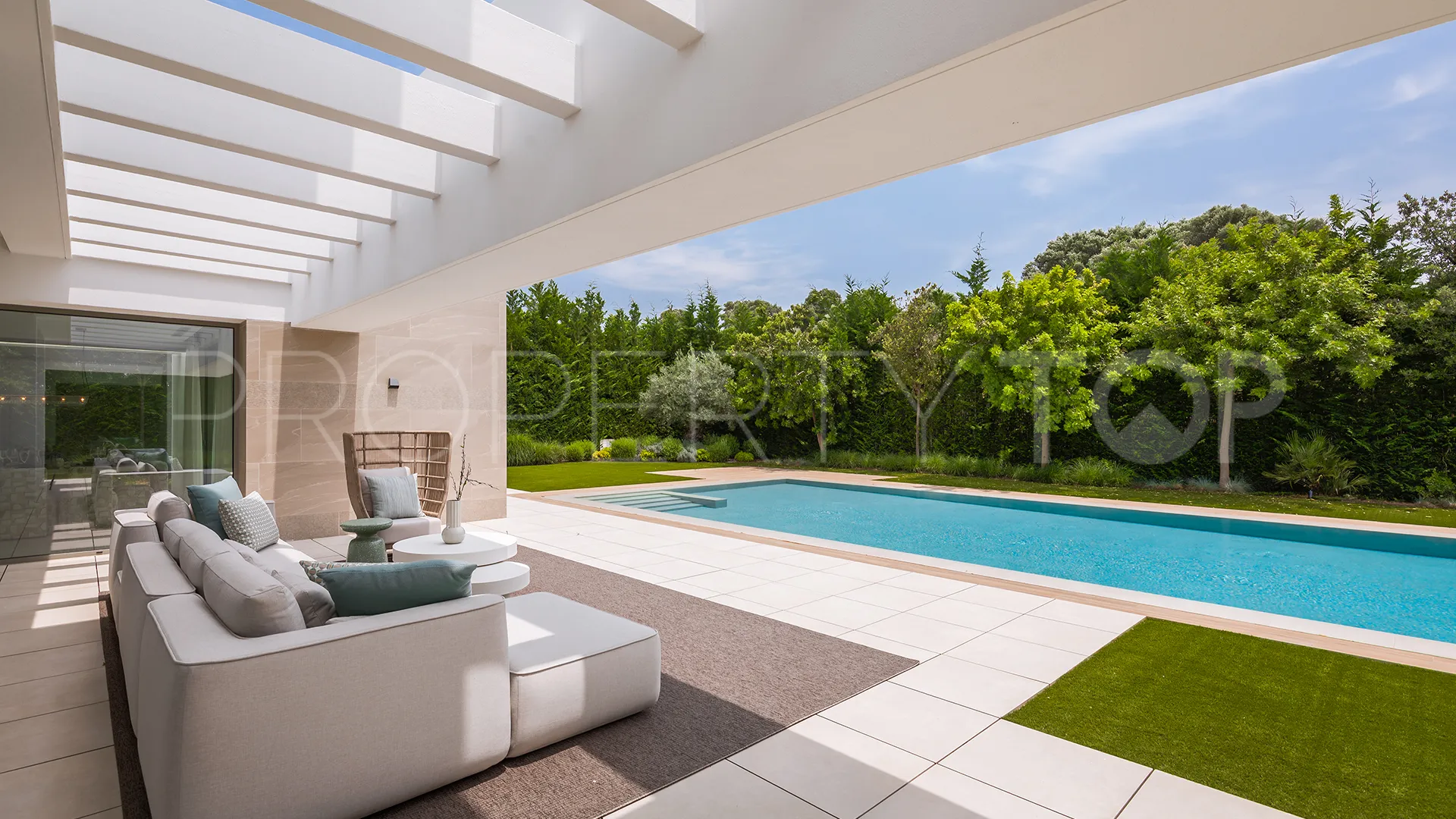 Se vende villa en El Paraiso con 5 dormitorios