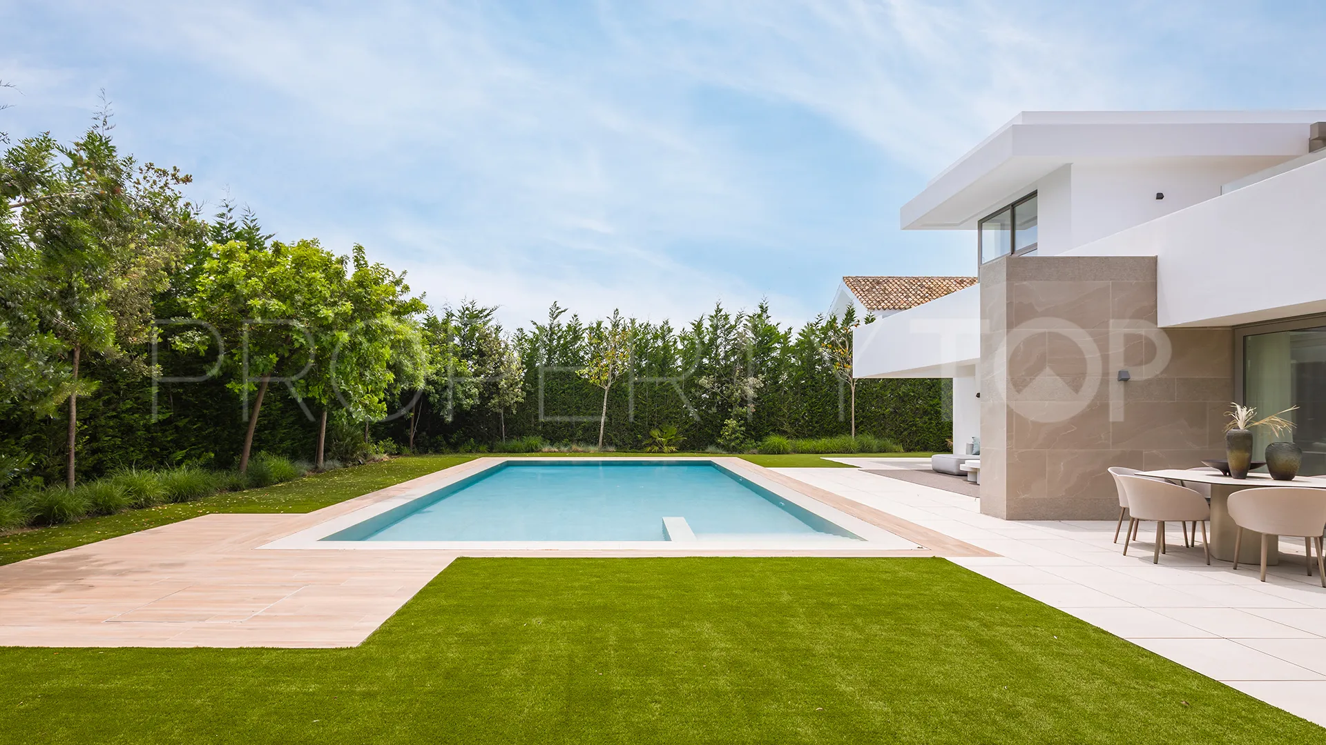 Se vende villa en El Paraiso con 5 dormitorios