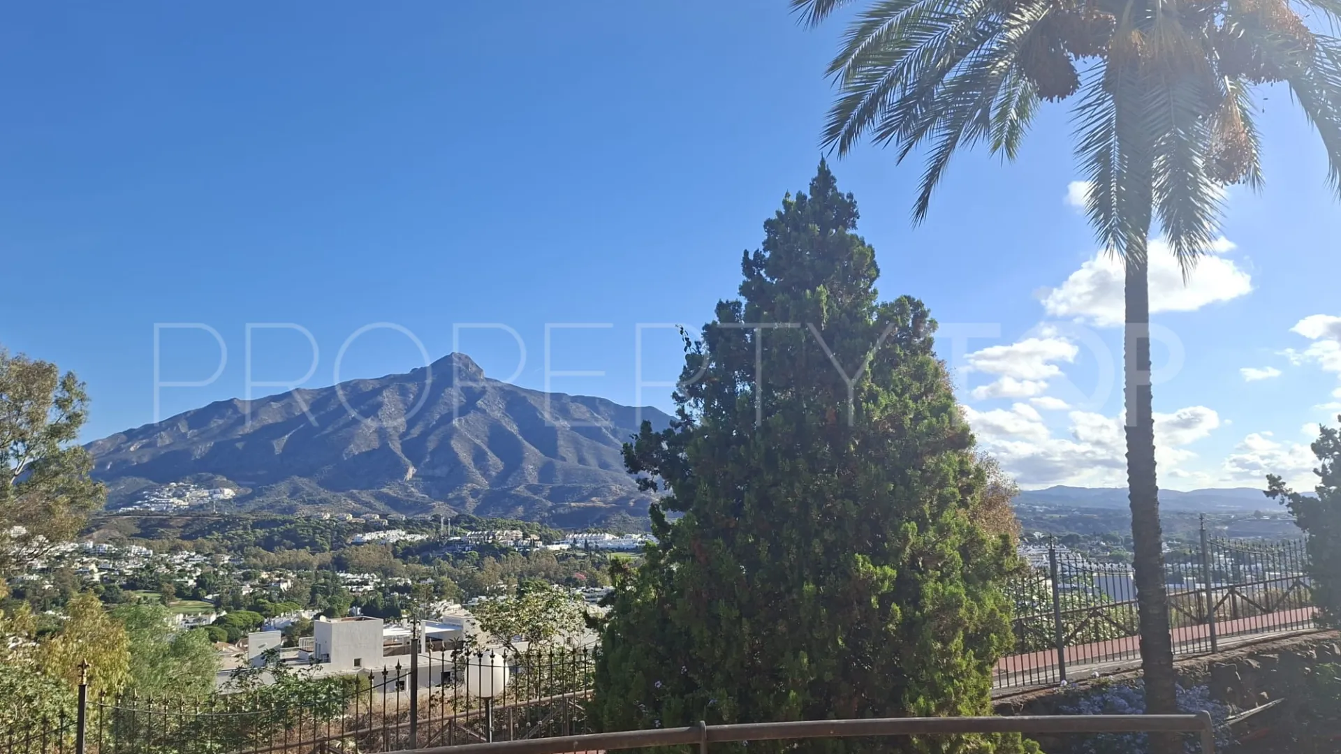 5 bedrooms apartment for sale in Magna Marbella