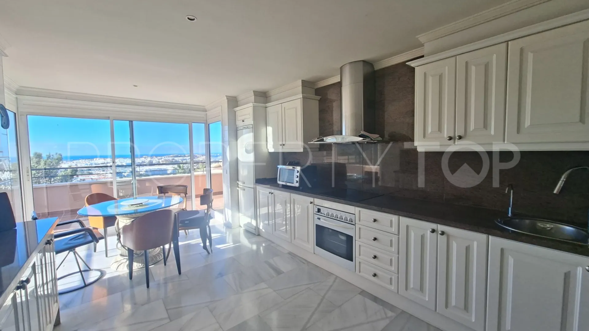 5 bedrooms apartment for sale in Magna Marbella