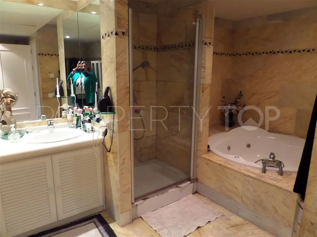 5 bedrooms apartment for sale in Magna Marbella