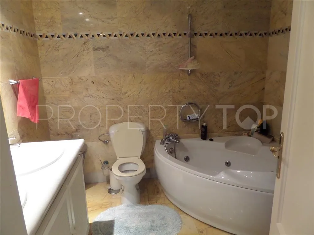 5 bedrooms apartment for sale in Magna Marbella