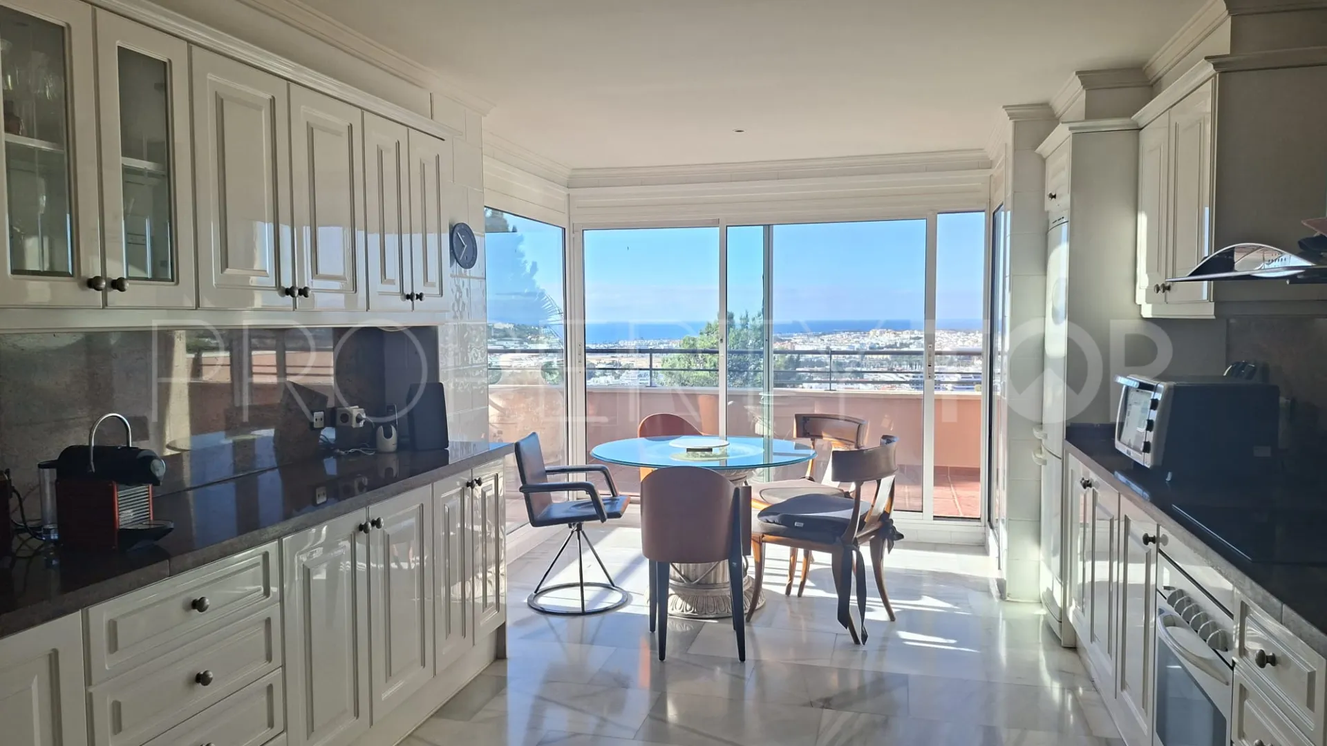 5 bedrooms apartment for sale in Magna Marbella
