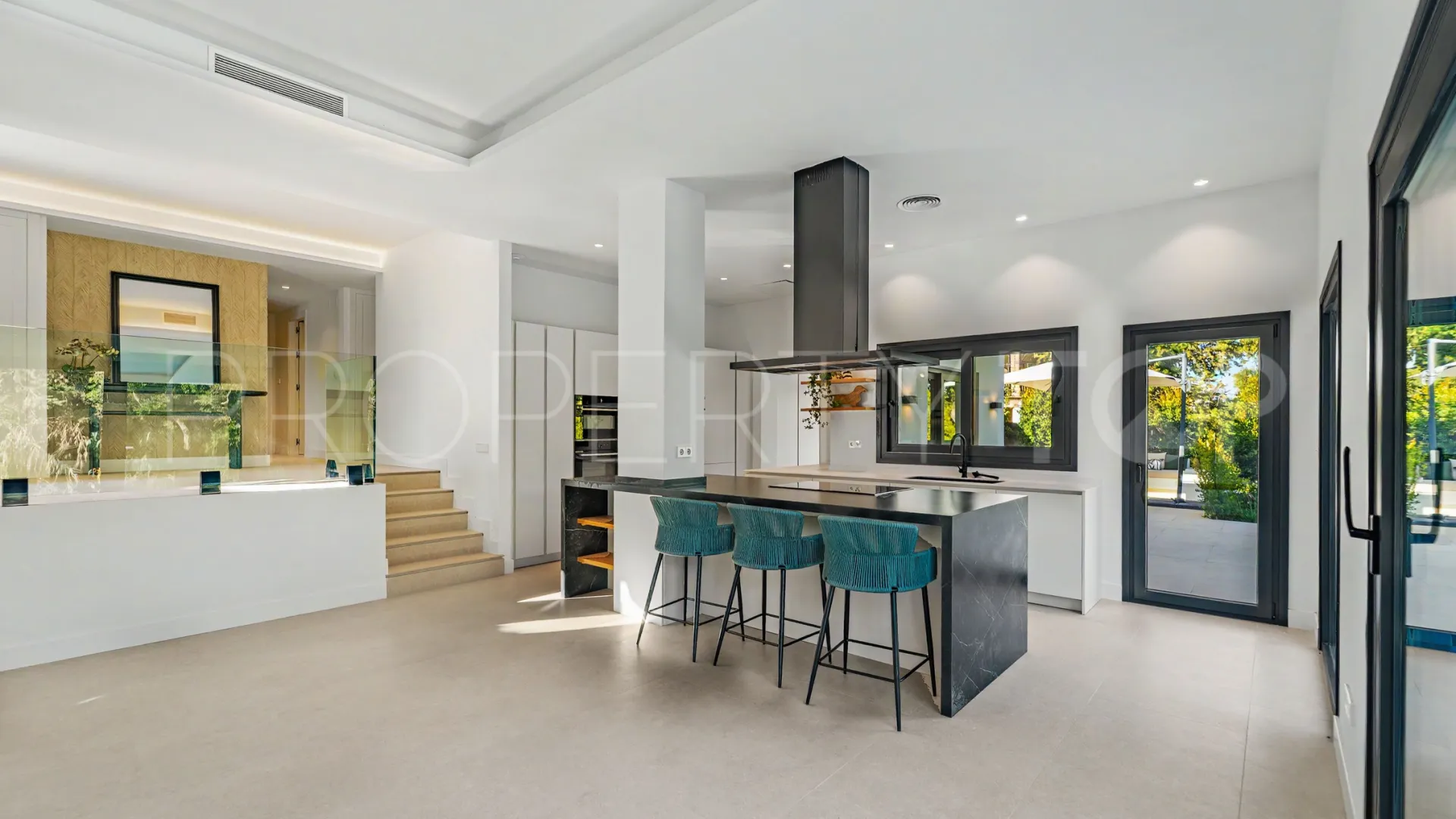 Zona B, villa de 5 dormitorios a la venta