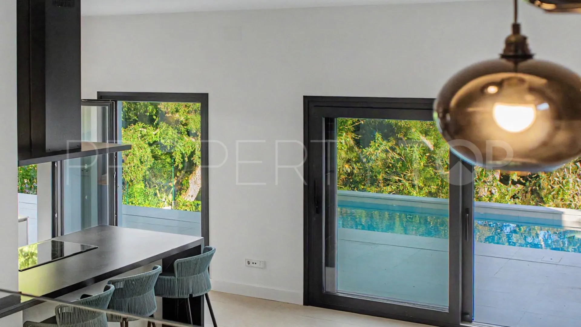 Zona B, villa de 5 dormitorios a la venta