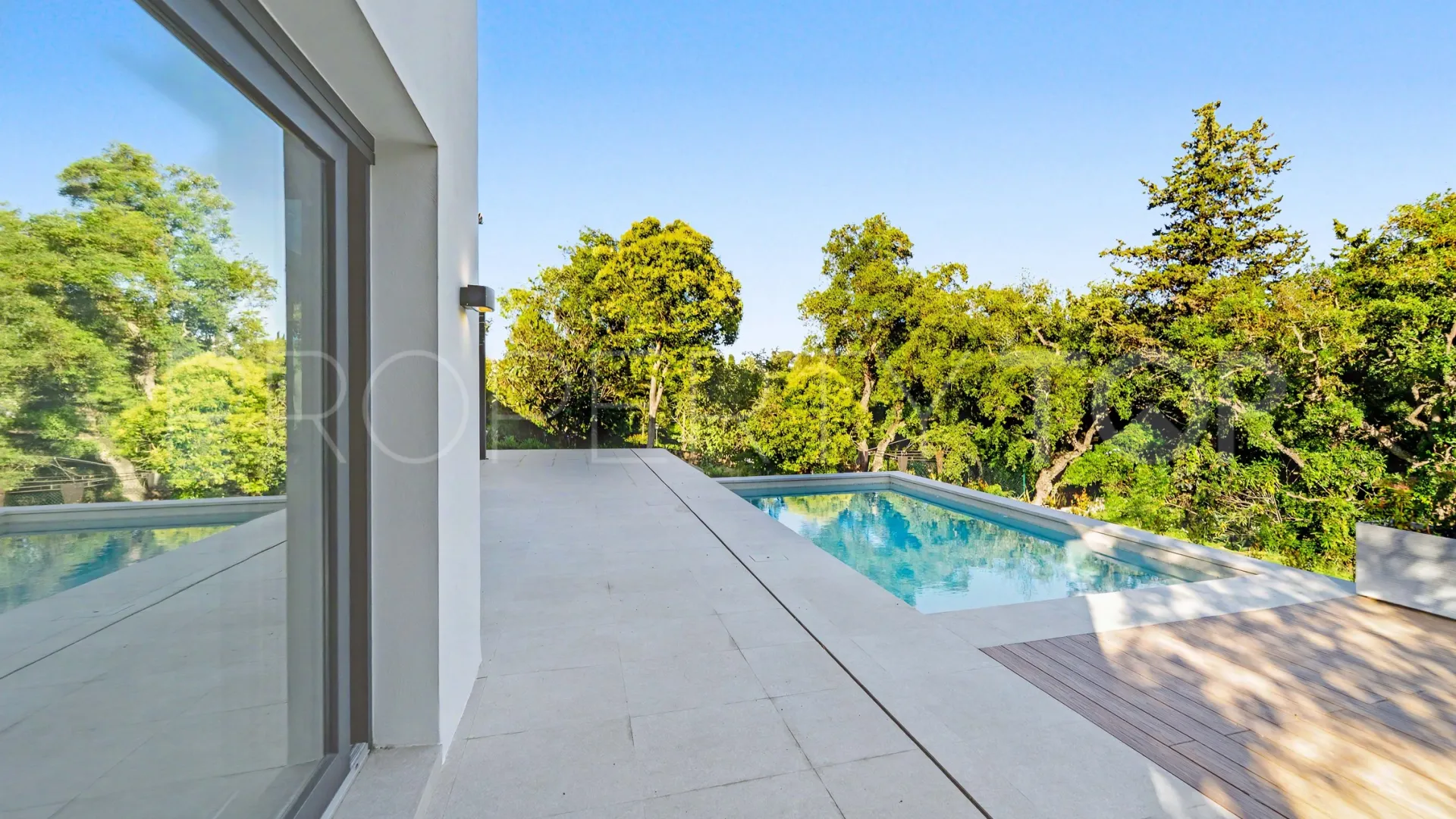 Zona B, villa de 5 dormitorios a la venta