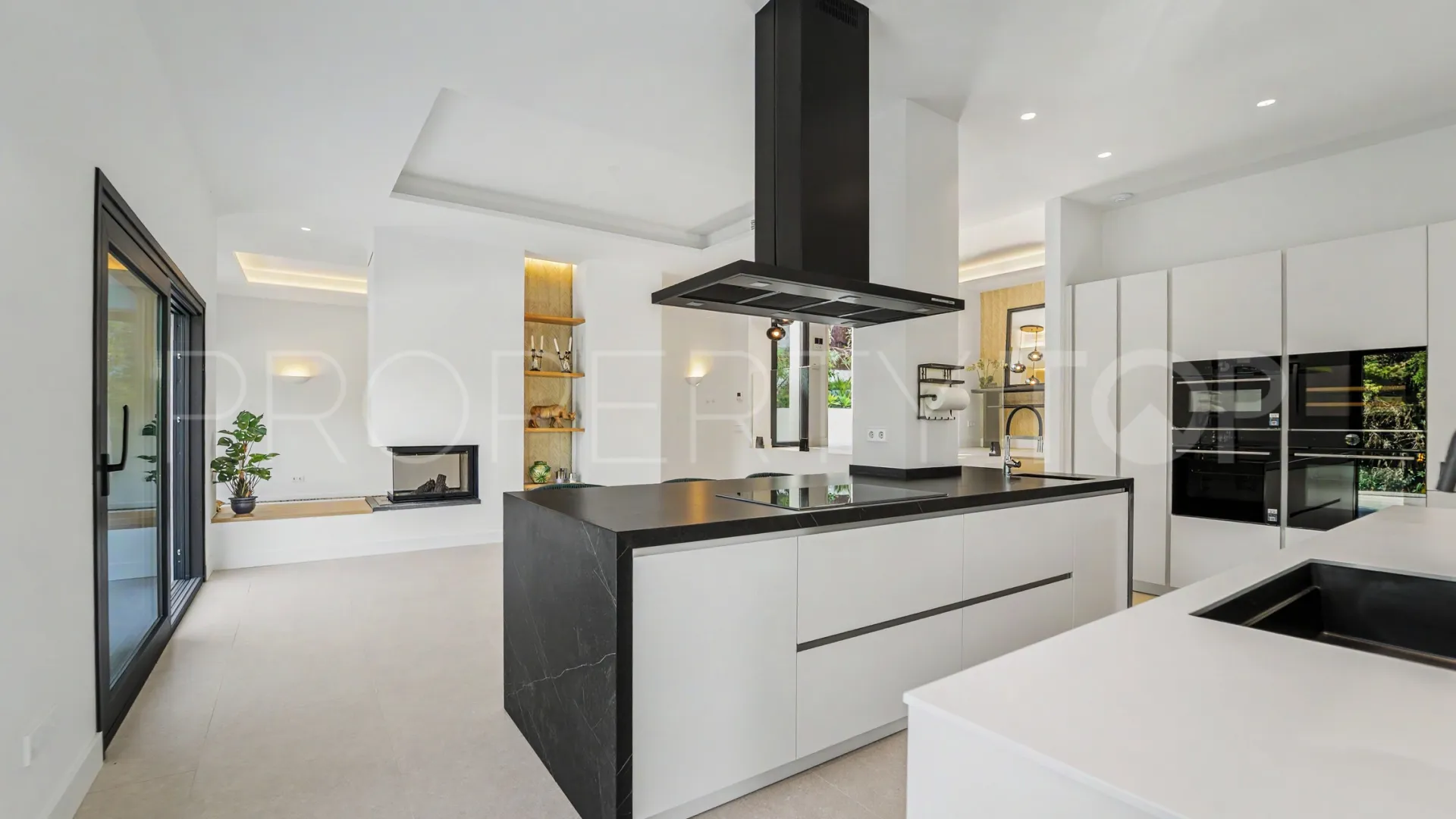 Zona B, villa de 5 dormitorios a la venta