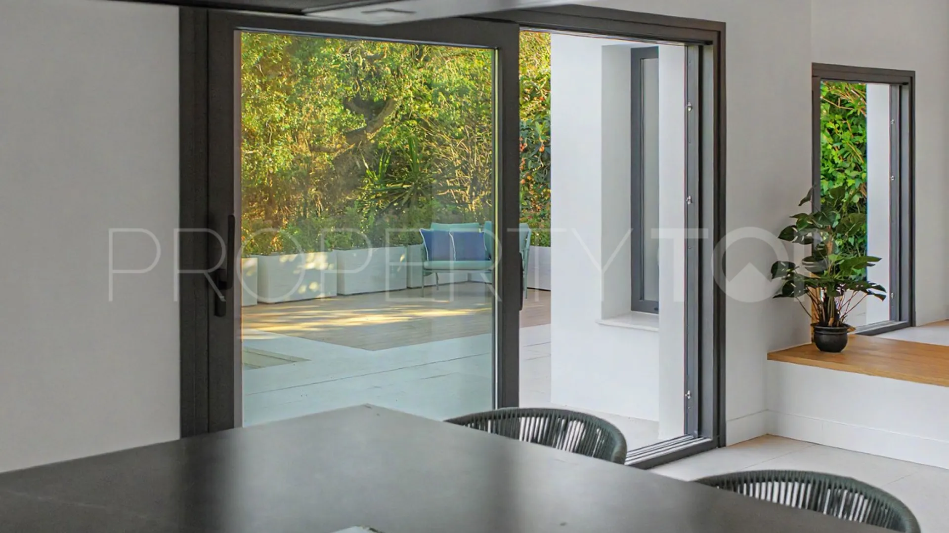 Zona B, villa de 5 dormitorios a la venta