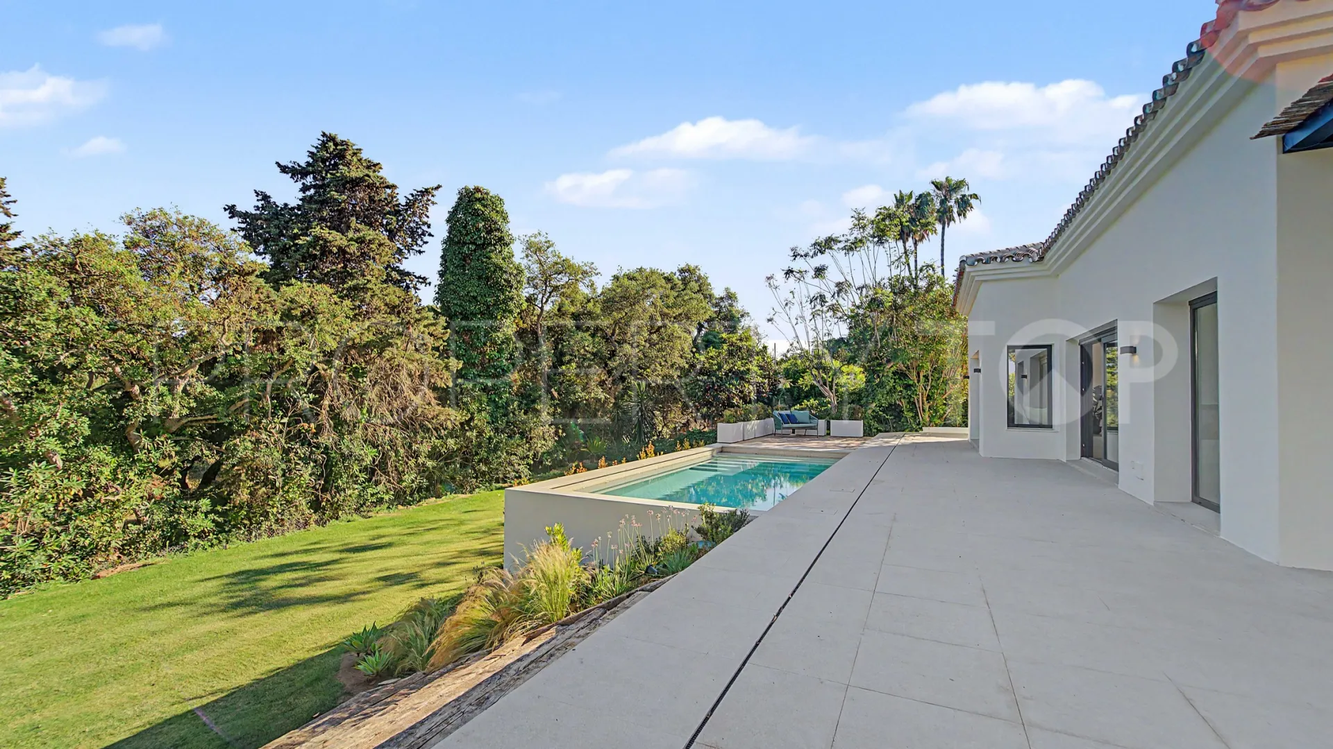 Zona B, villa de 5 dormitorios a la venta