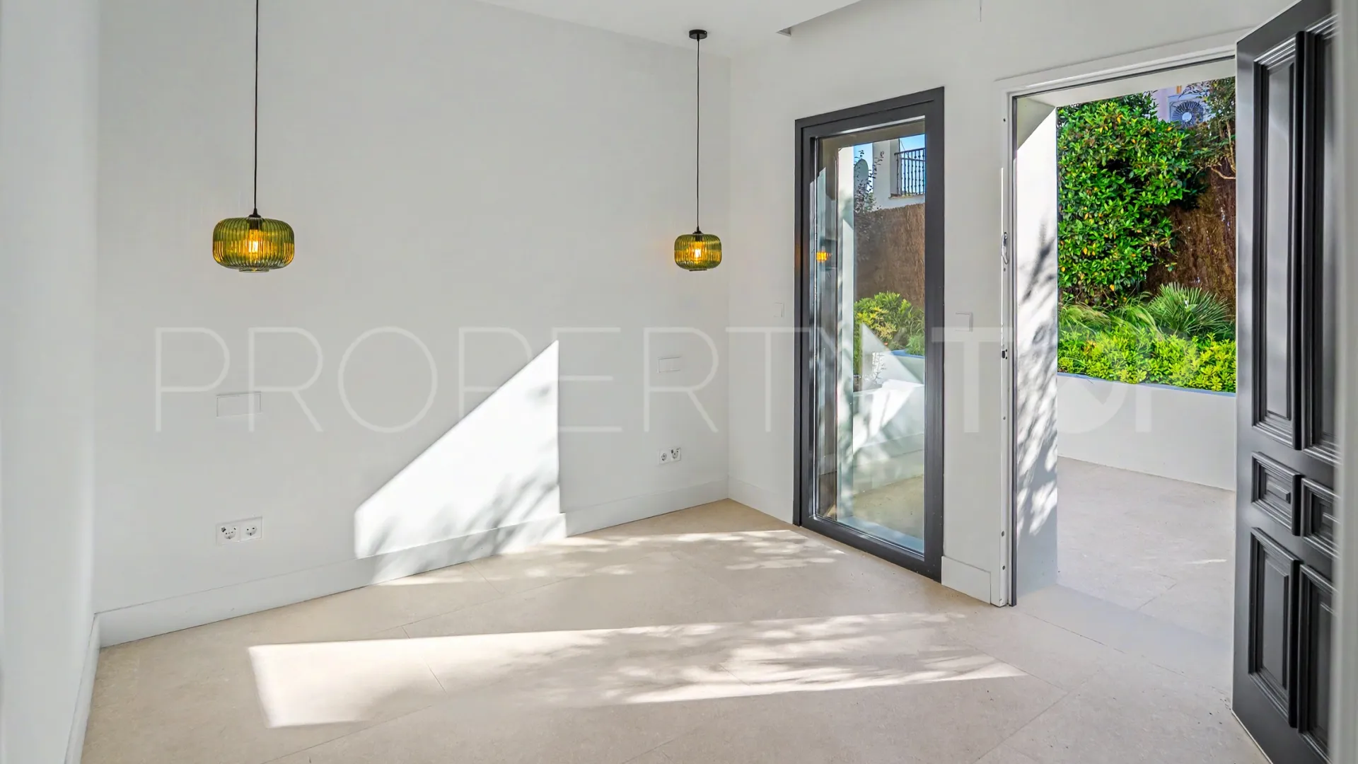 Zona B, villa de 5 dormitorios a la venta