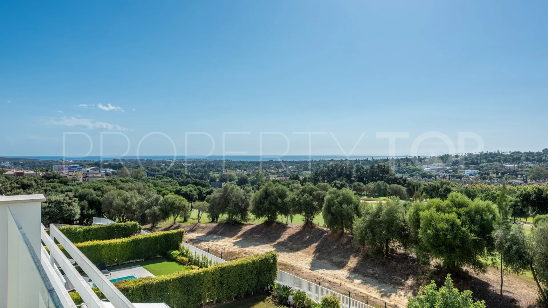 For sale town house with 4 bedrooms in La Finca