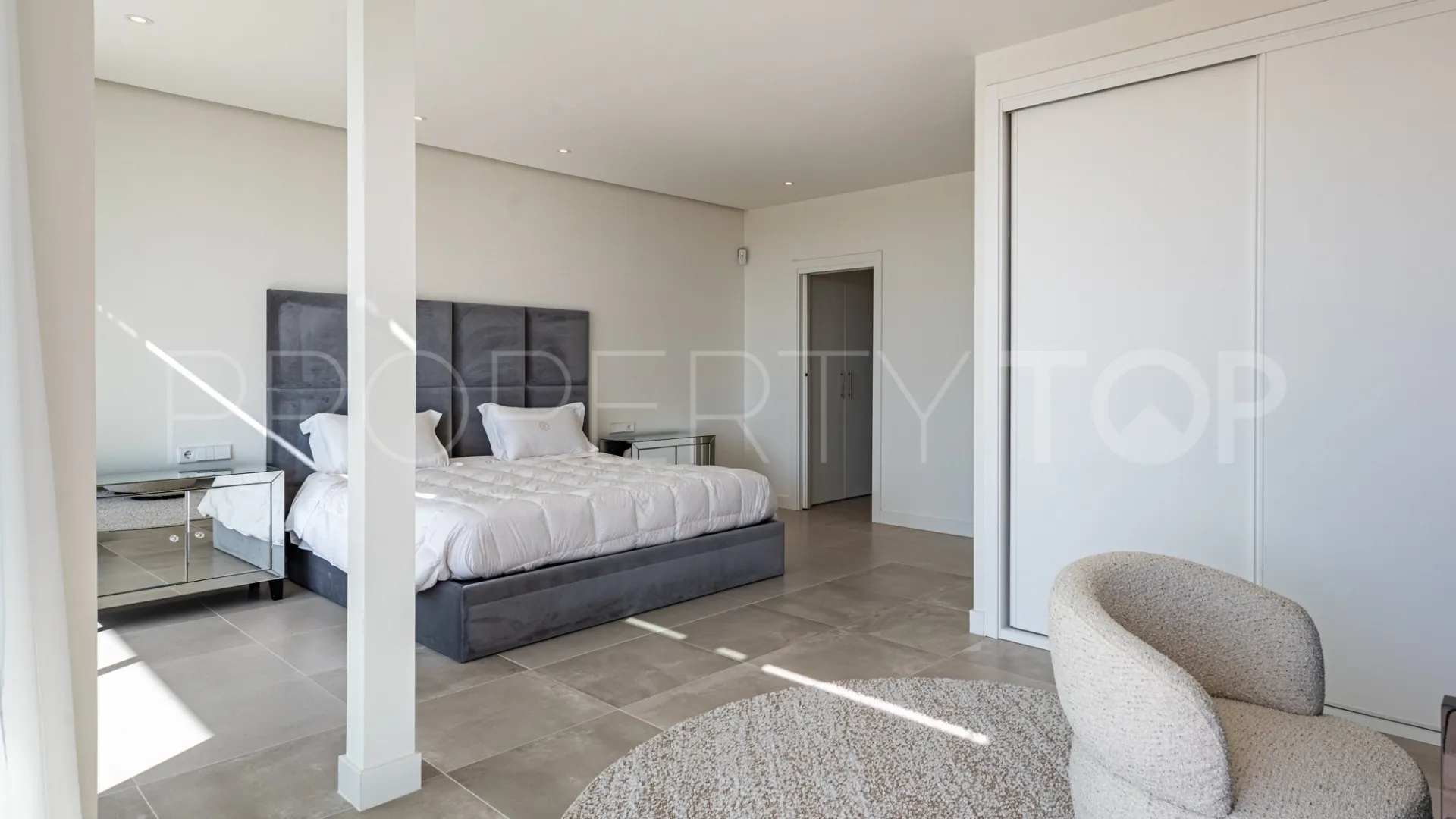 For sale town house with 4 bedrooms in La Finca