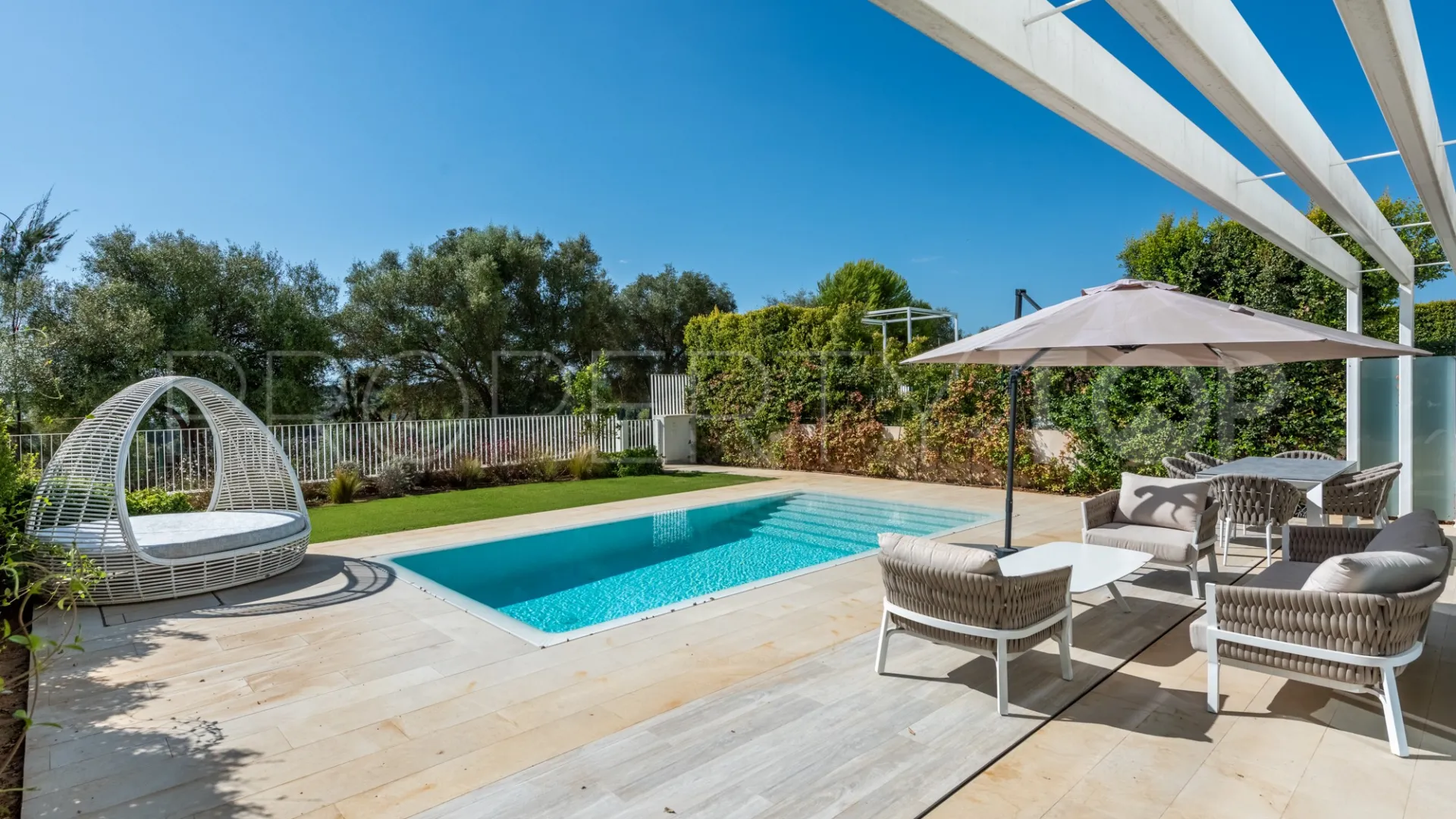 For sale town house with 4 bedrooms in La Finca