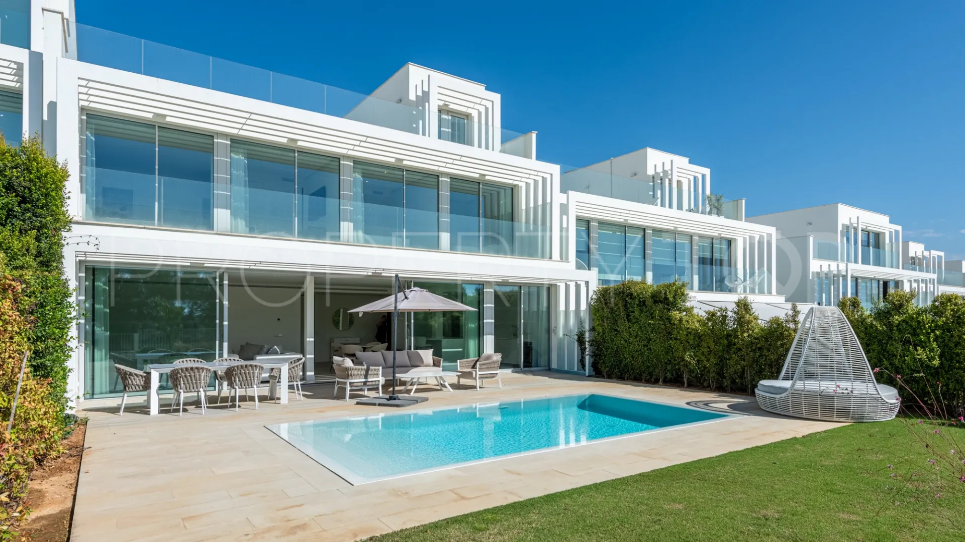 For sale town house with 4 bedrooms in La Finca